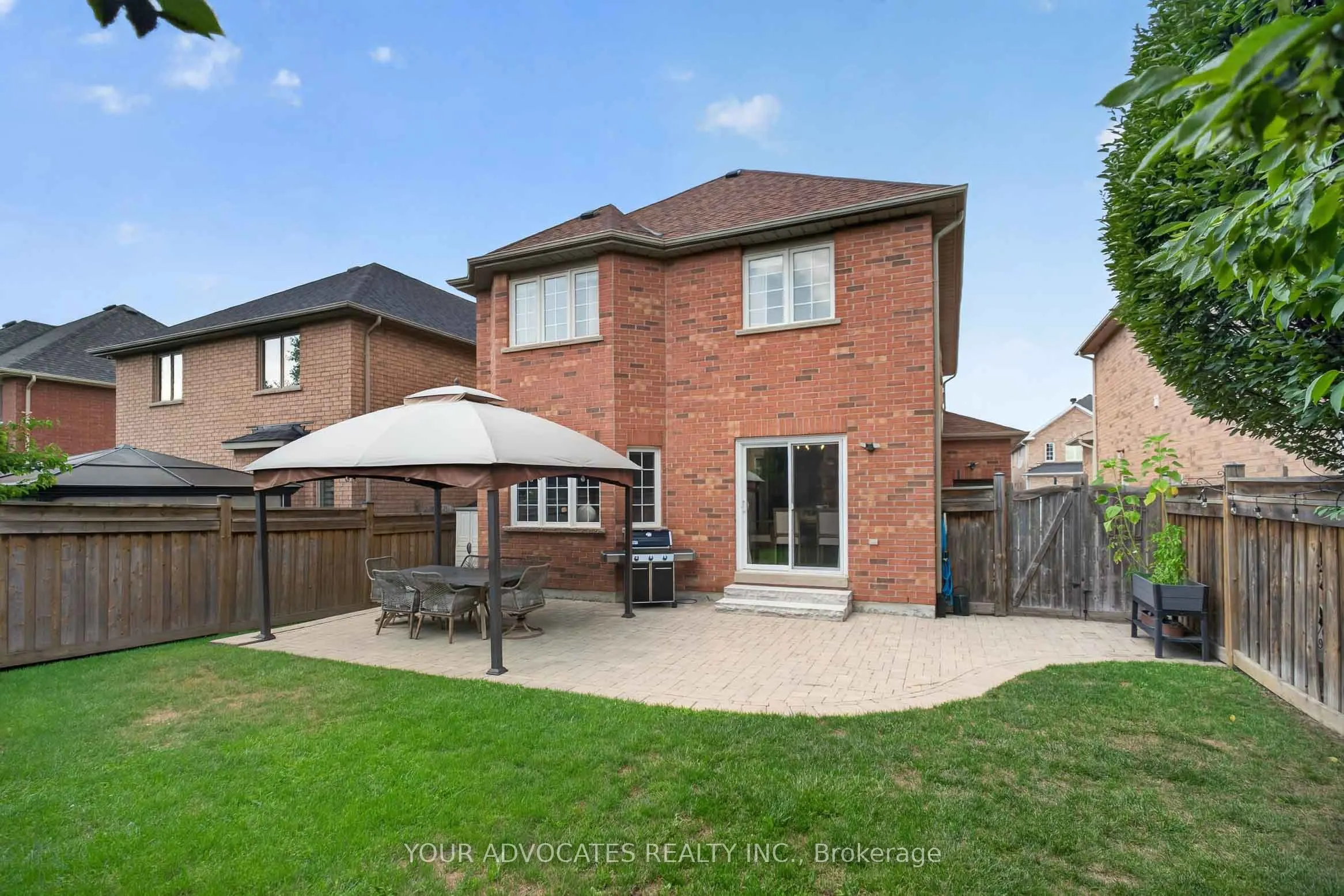 228 Twin Hills Crescent