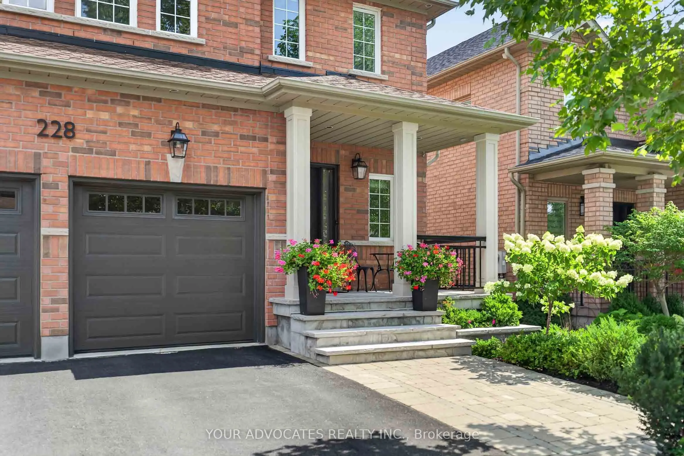 228 Twin Hills Crescent