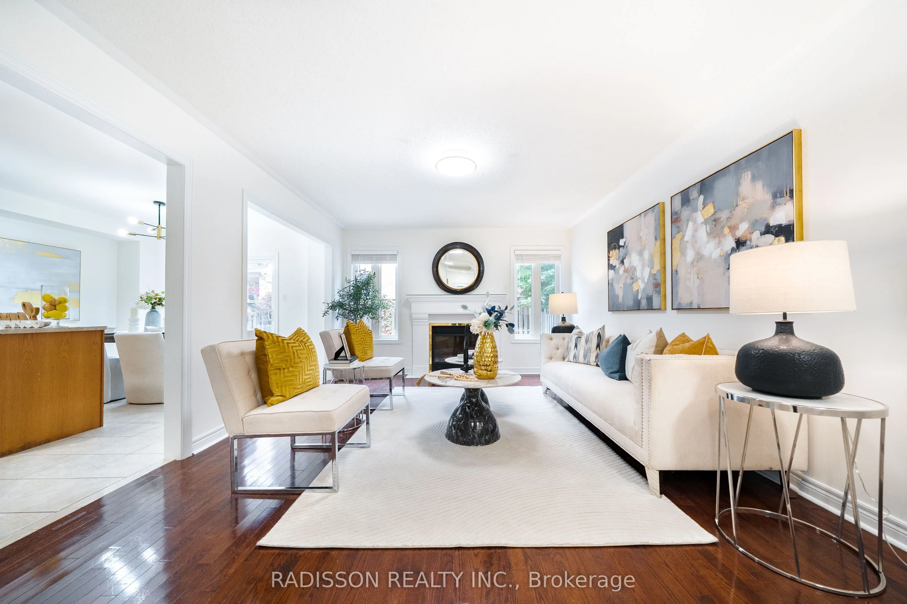 863 Oaktree Crescent