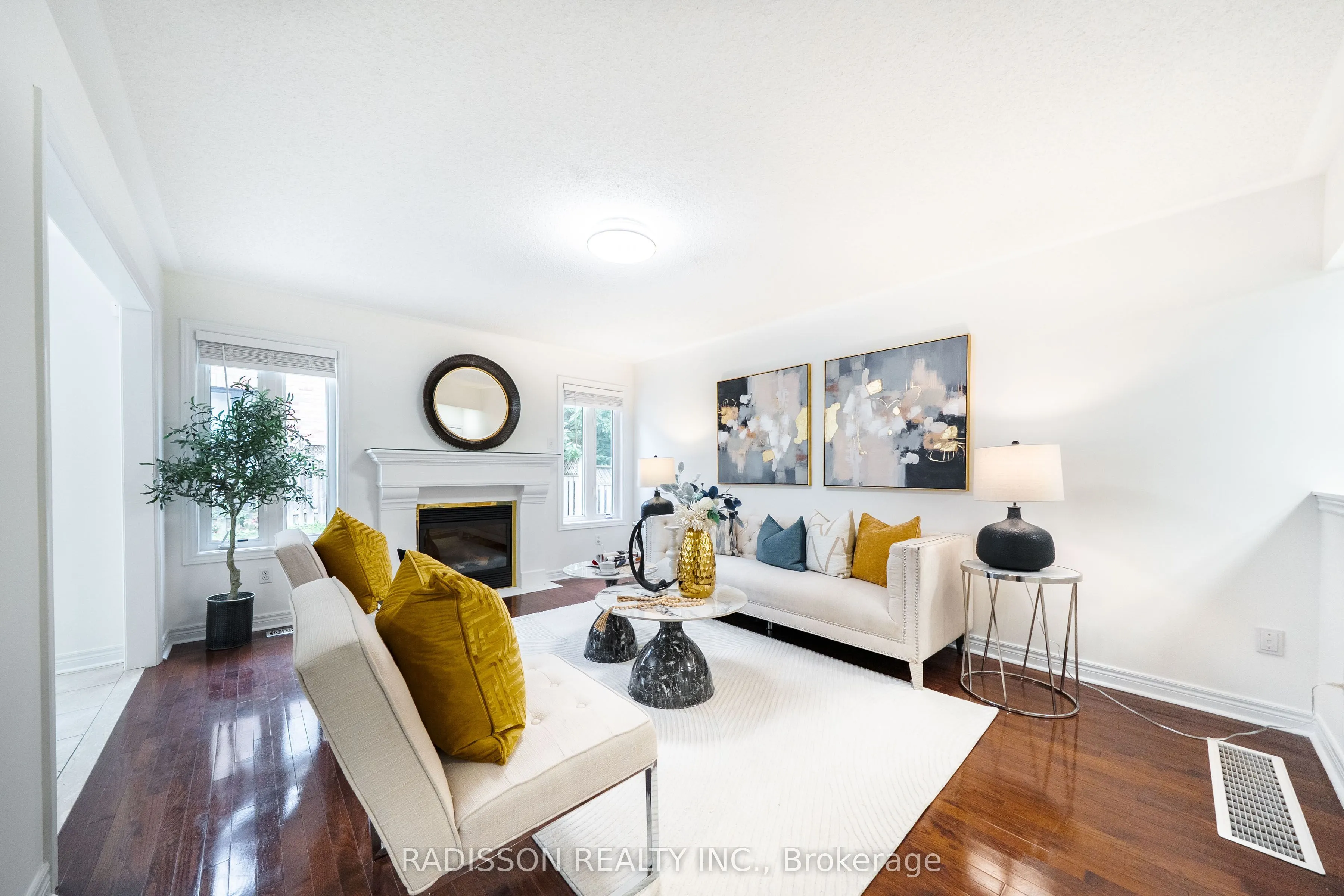 863 Oaktree Crescent
