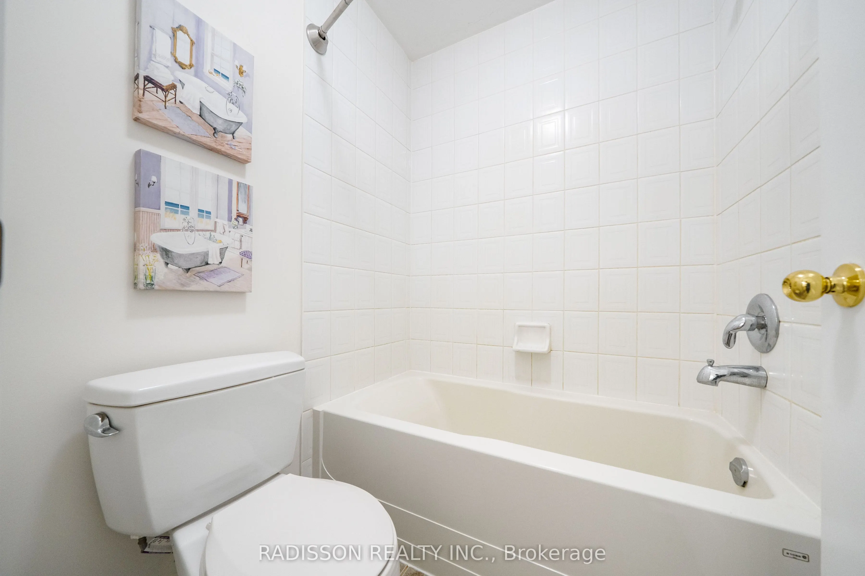863 Oaktree Crescent