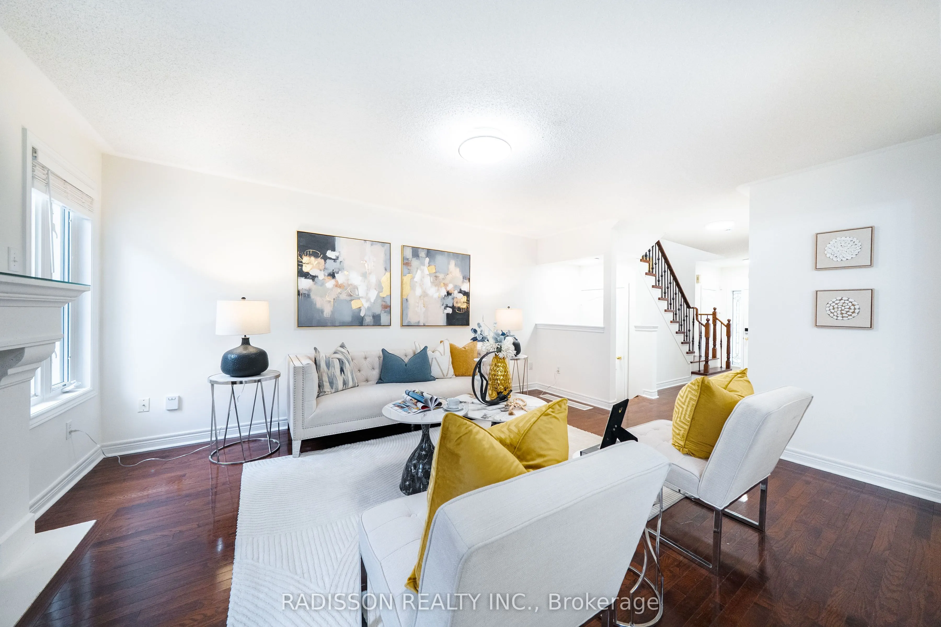 863 Oaktree Crescent