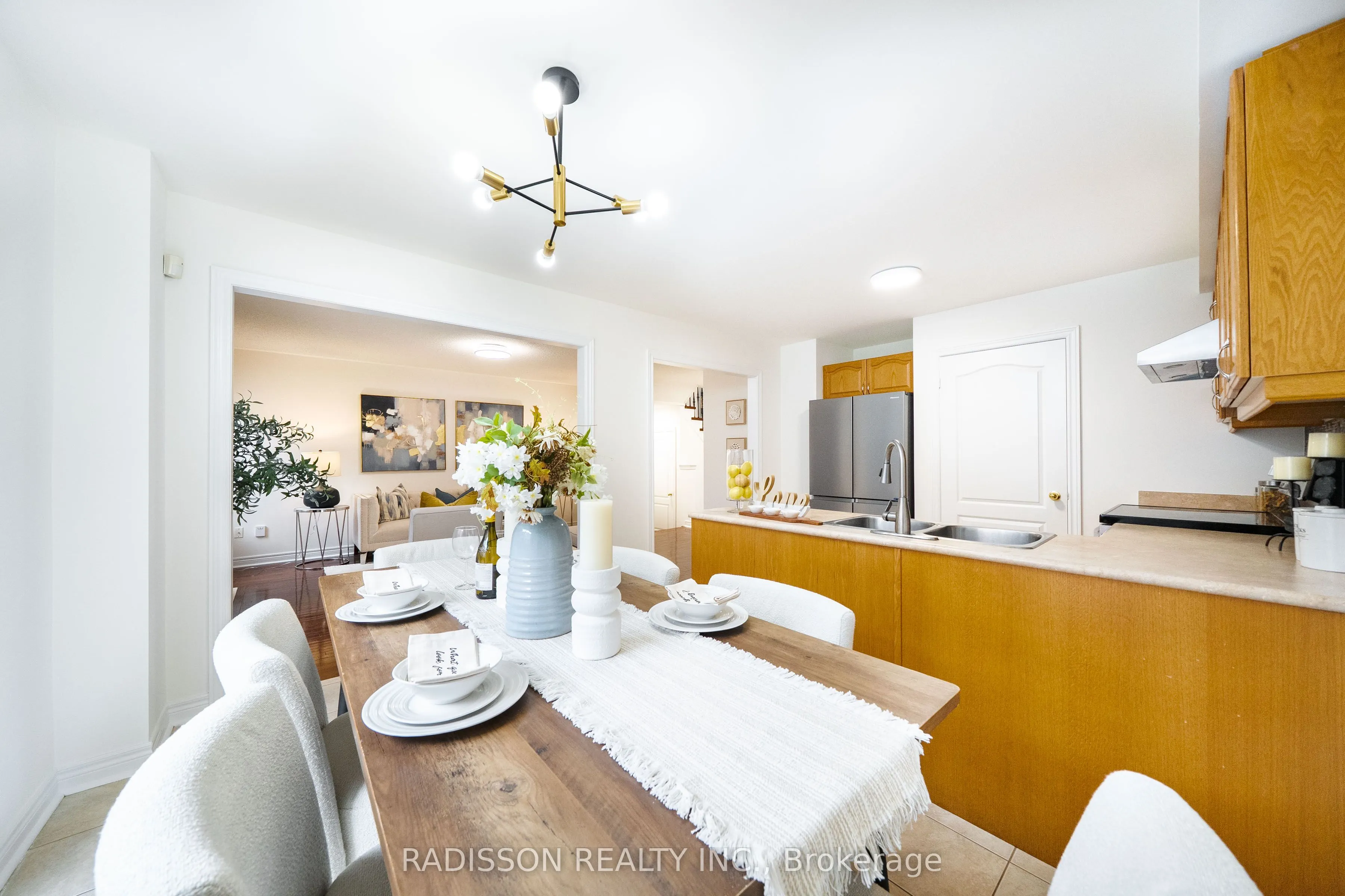 863 Oaktree Crescent