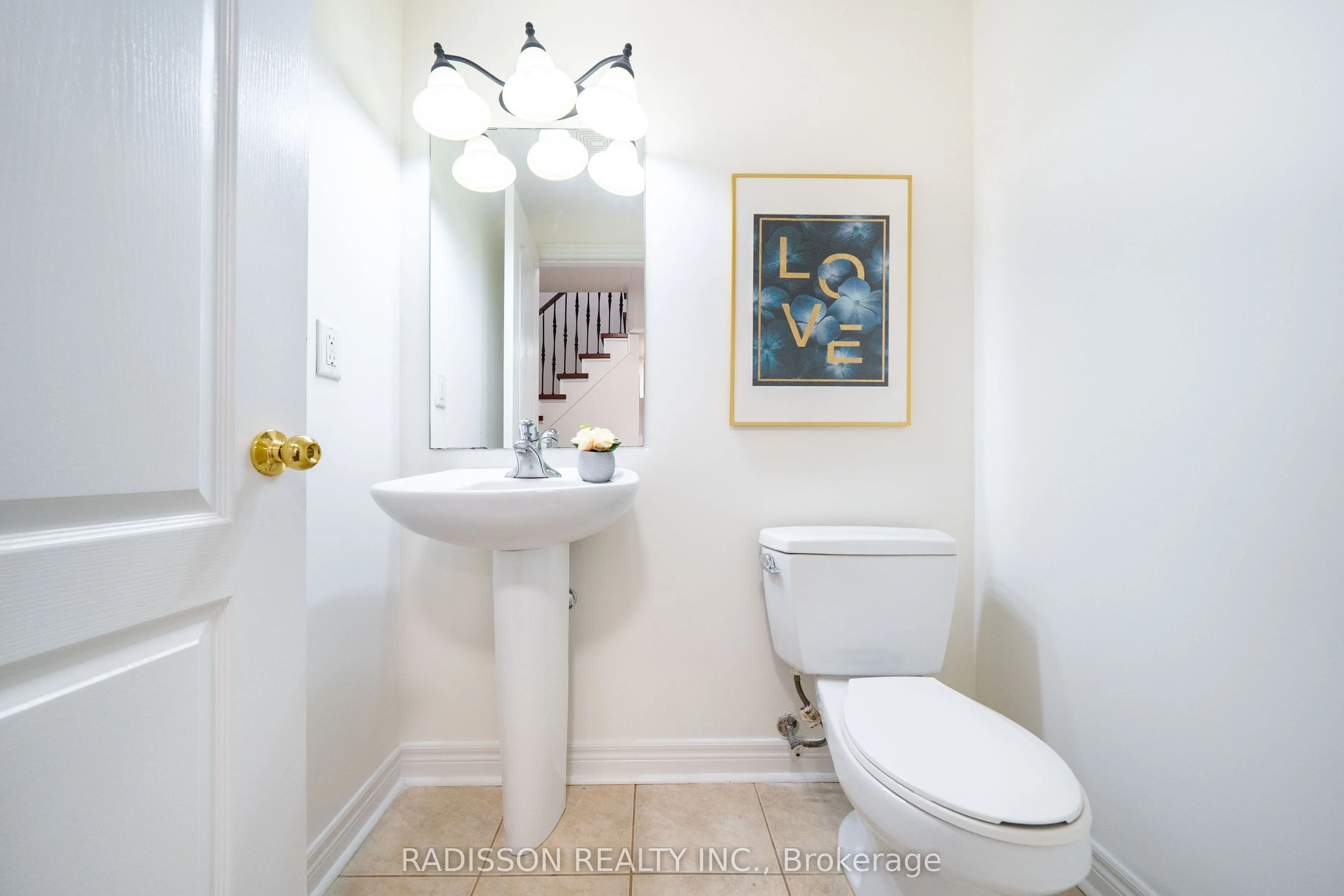 863 Oaktree Crescent