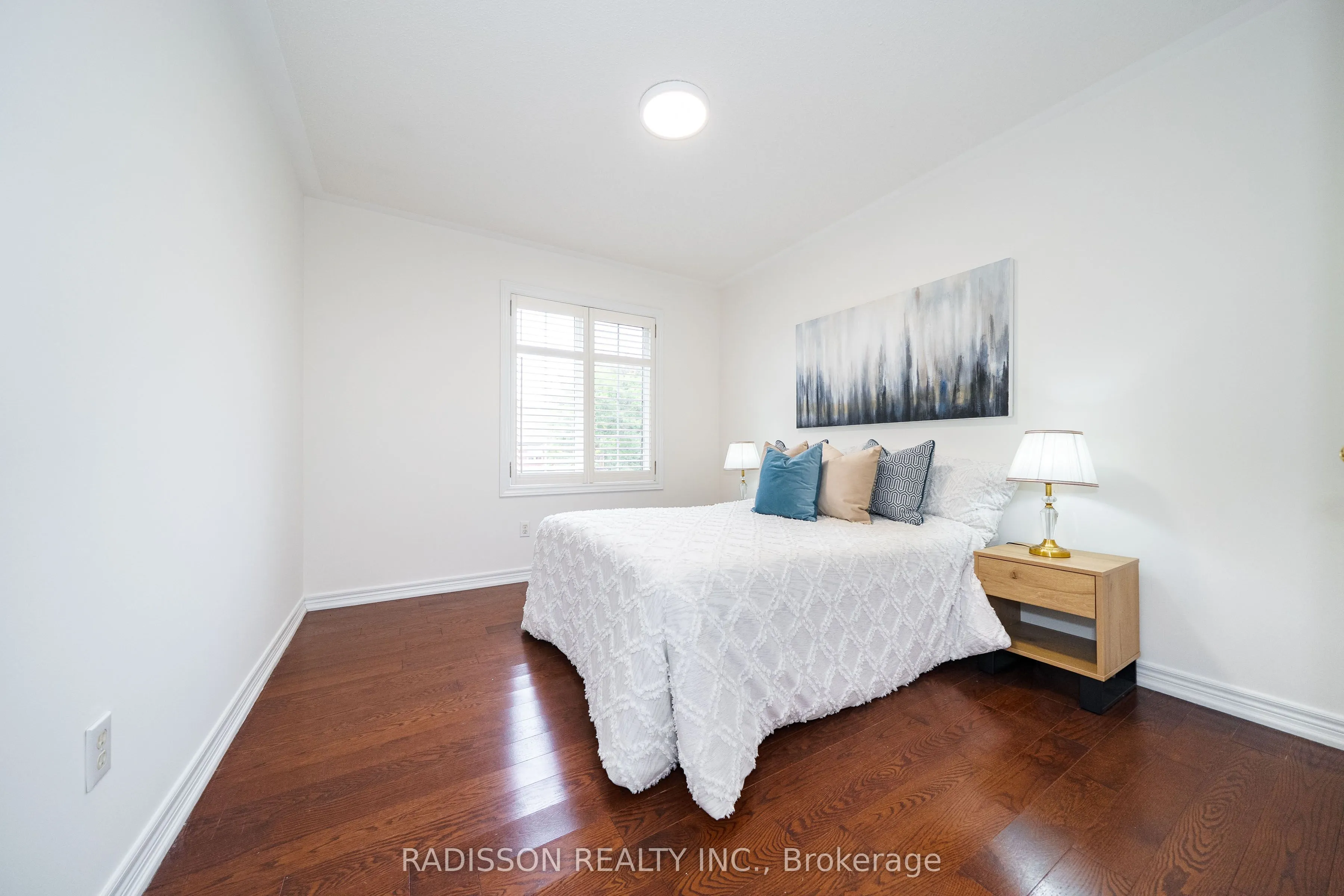863 Oaktree Crescent