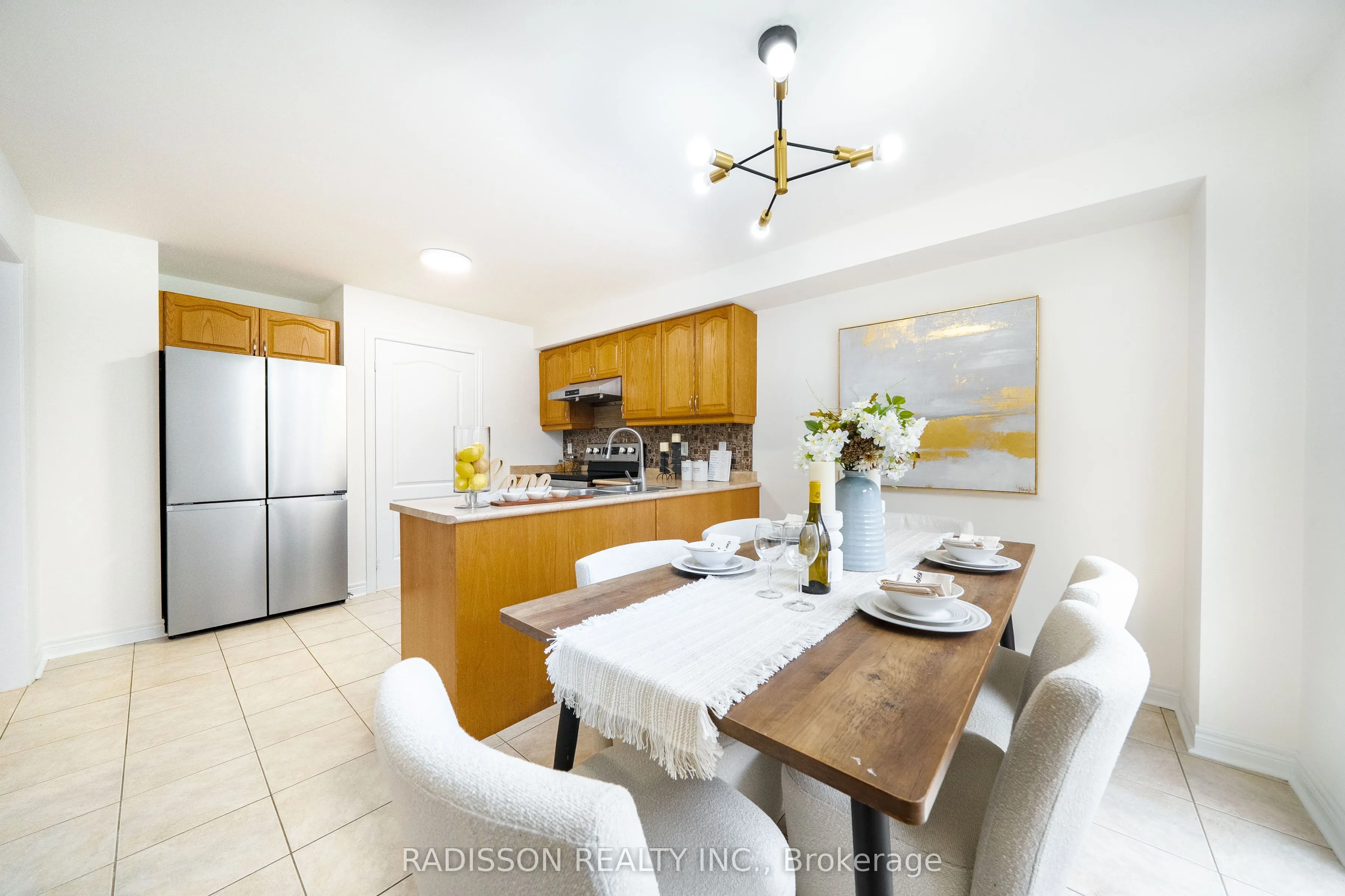 863 Oaktree Crescent