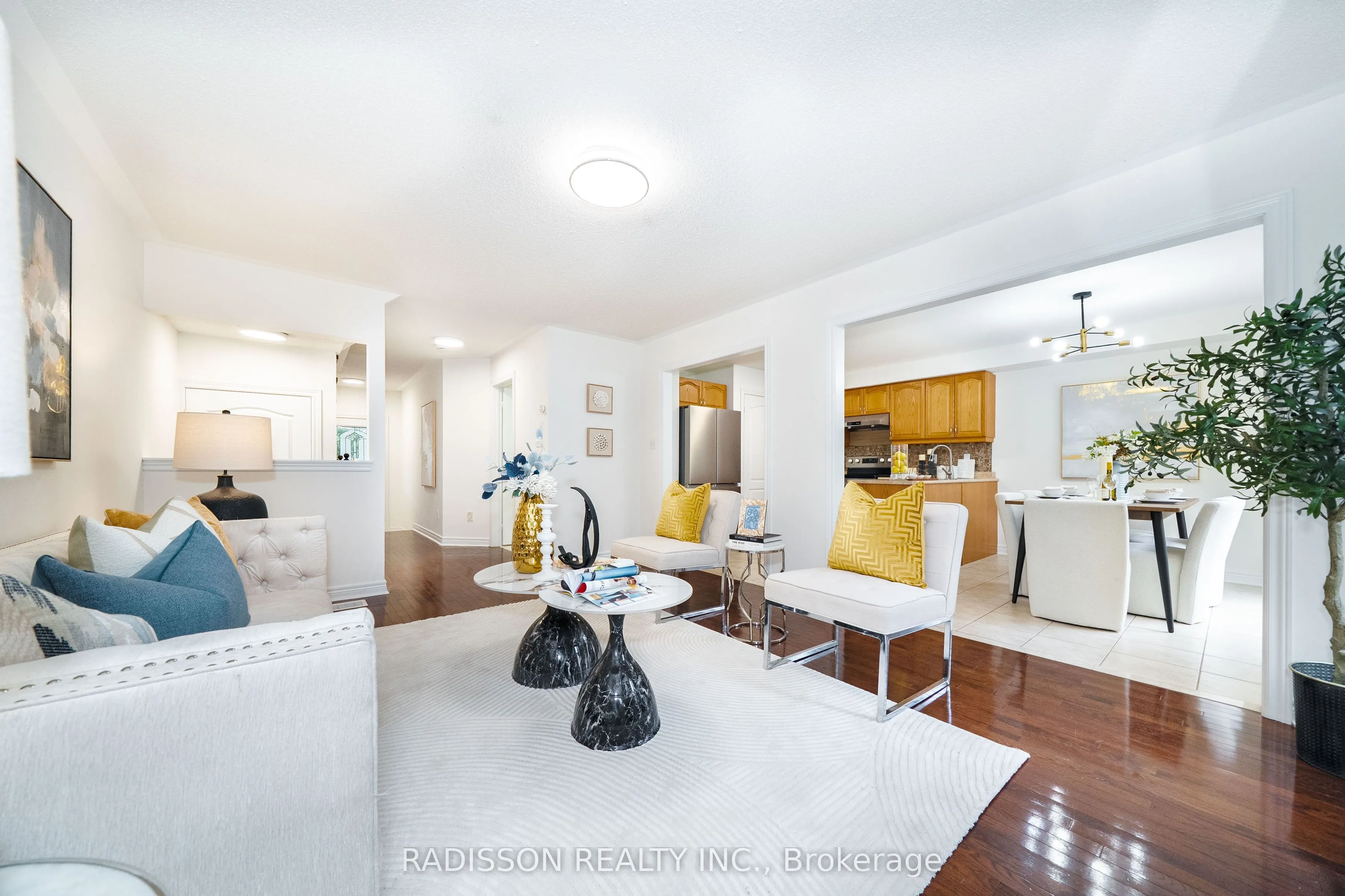 863 Oaktree Crescent