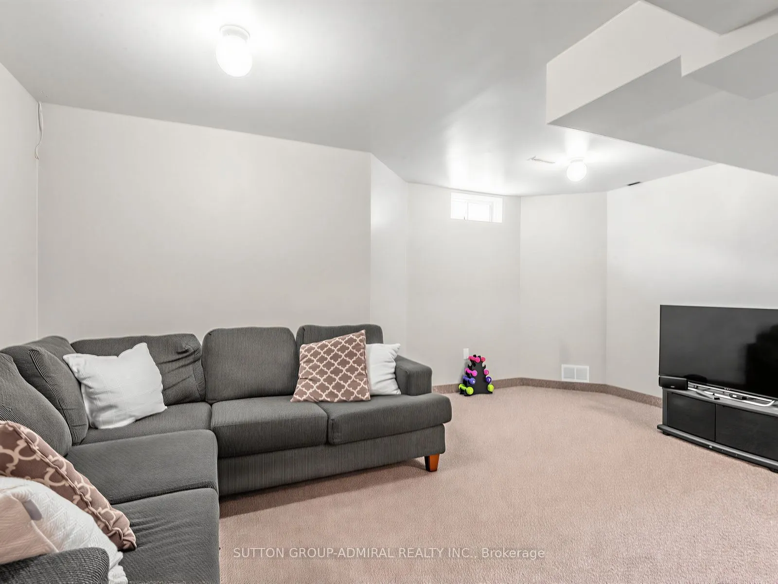 17 Royal Appian Crescent