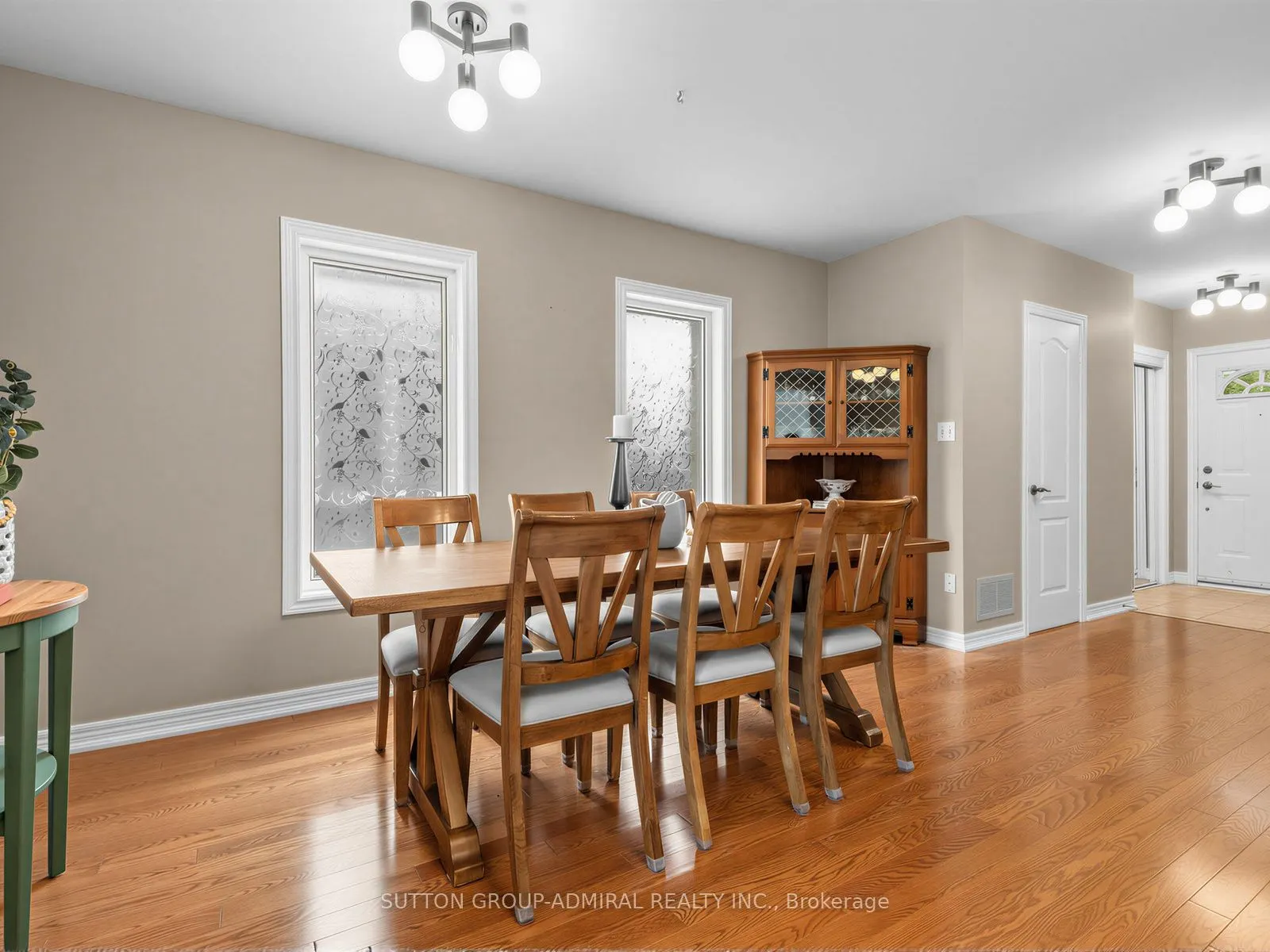 17 Royal Appian Crescent