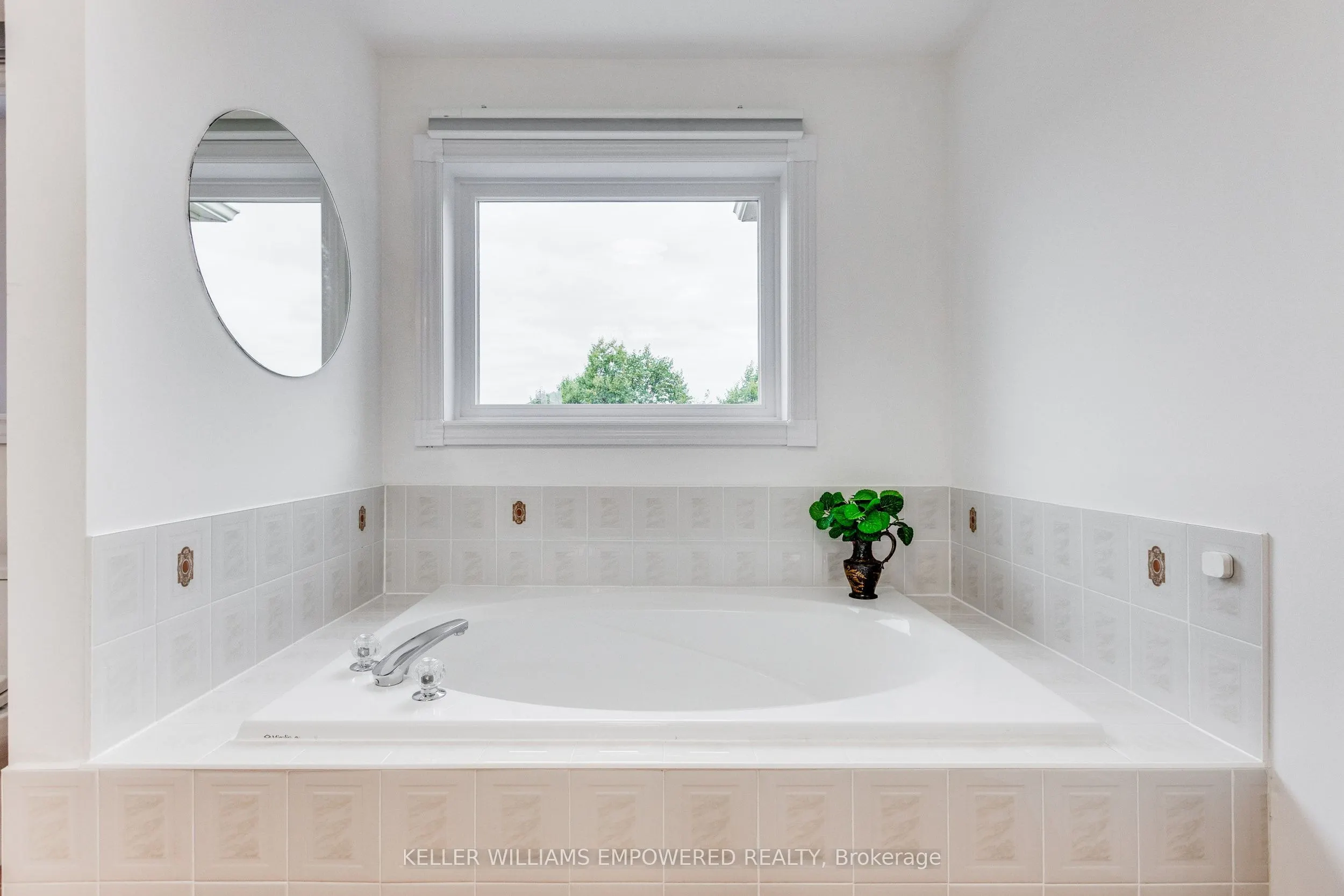 134 Queen Isabella Crescent