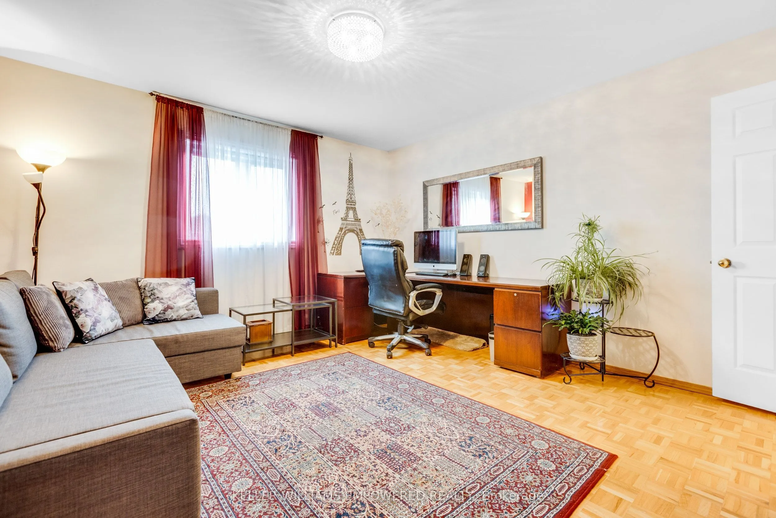 134 Queen Isabella Crescent