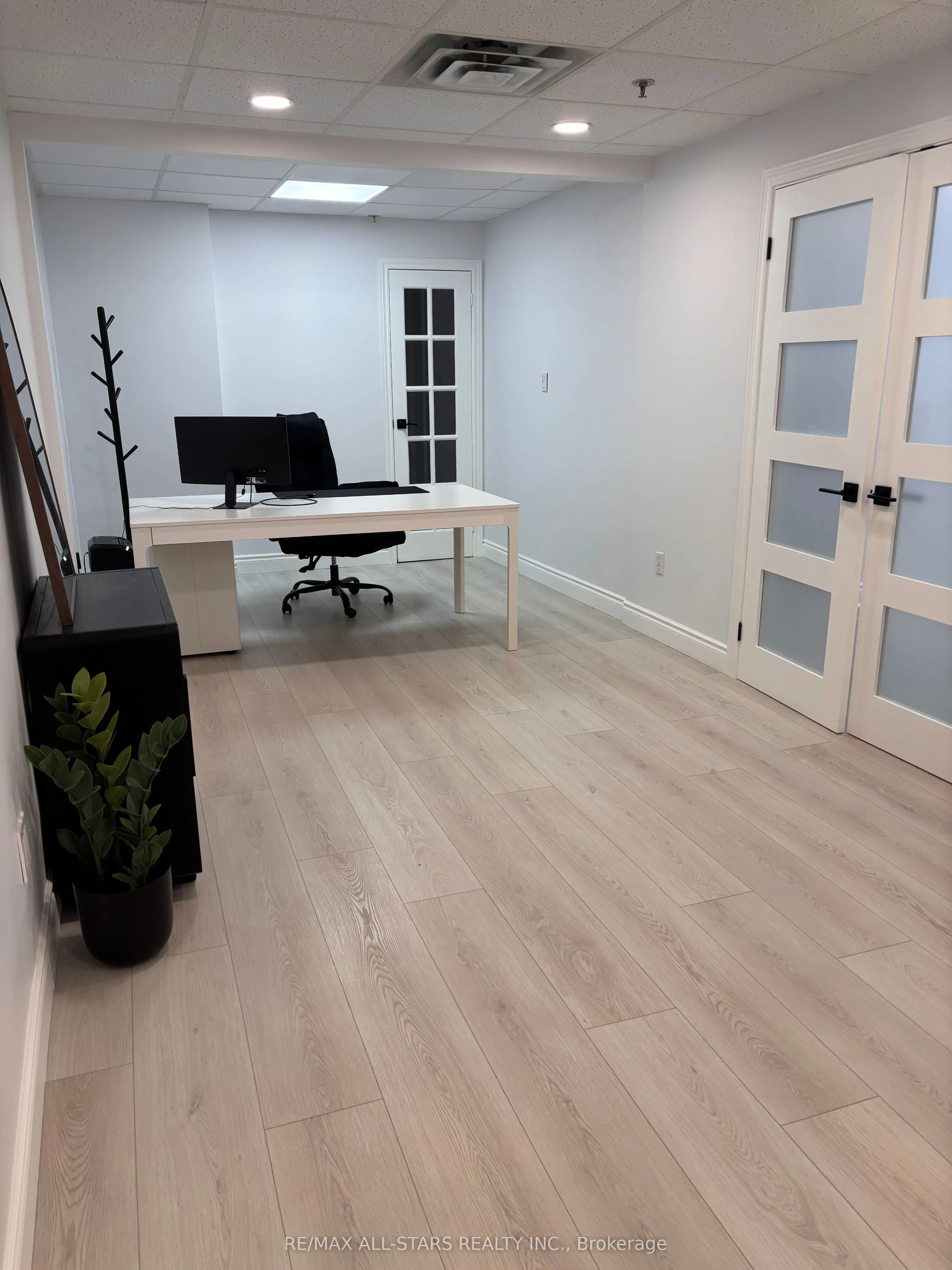 38 Wellington Street E #3B