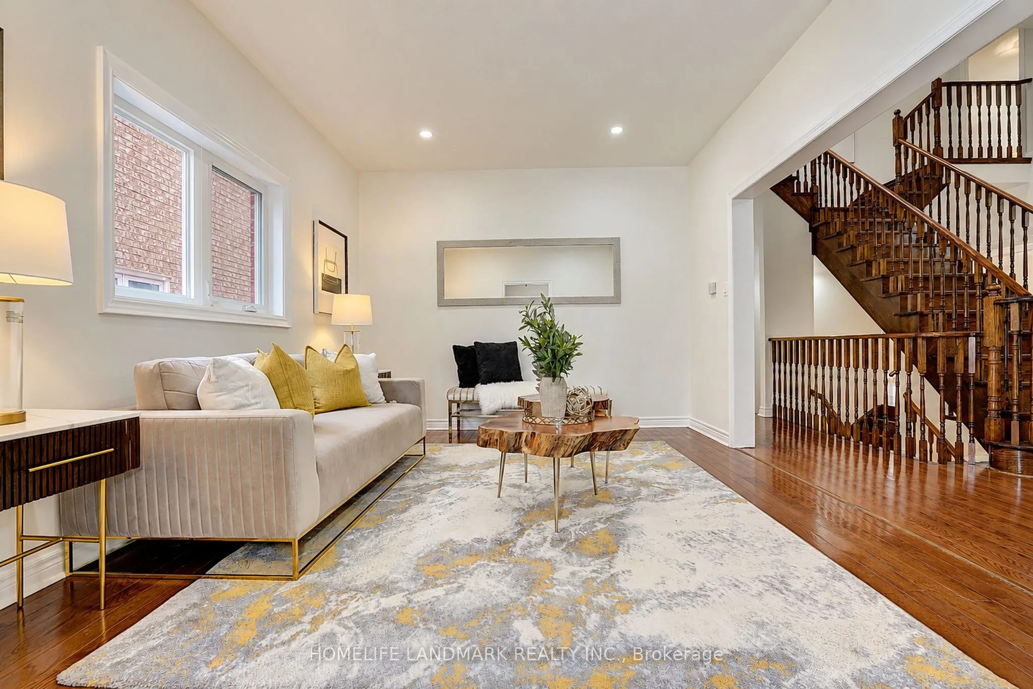 124 Shaftsbury Avenue