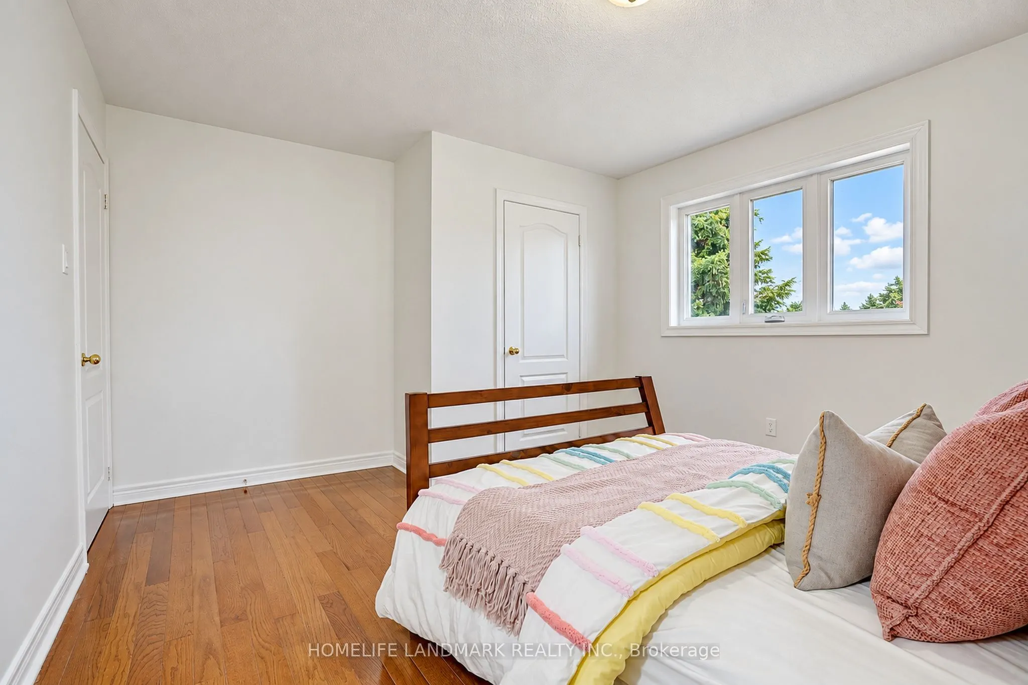 124 Shaftsbury Avenue