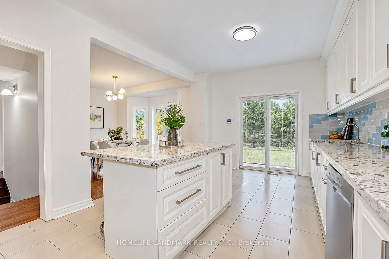 124 Shaftsbury Avenue