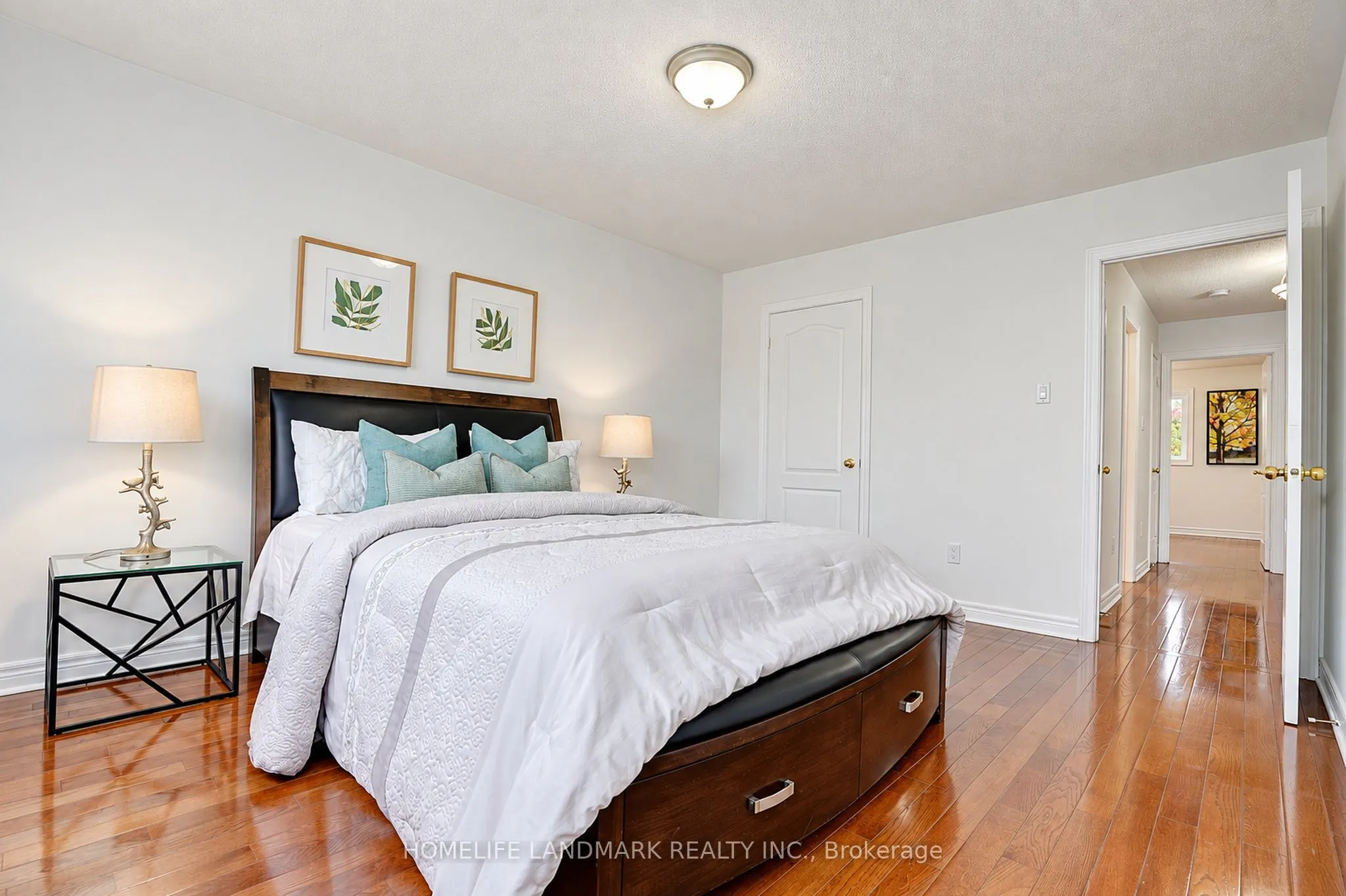 124 Shaftsbury Avenue