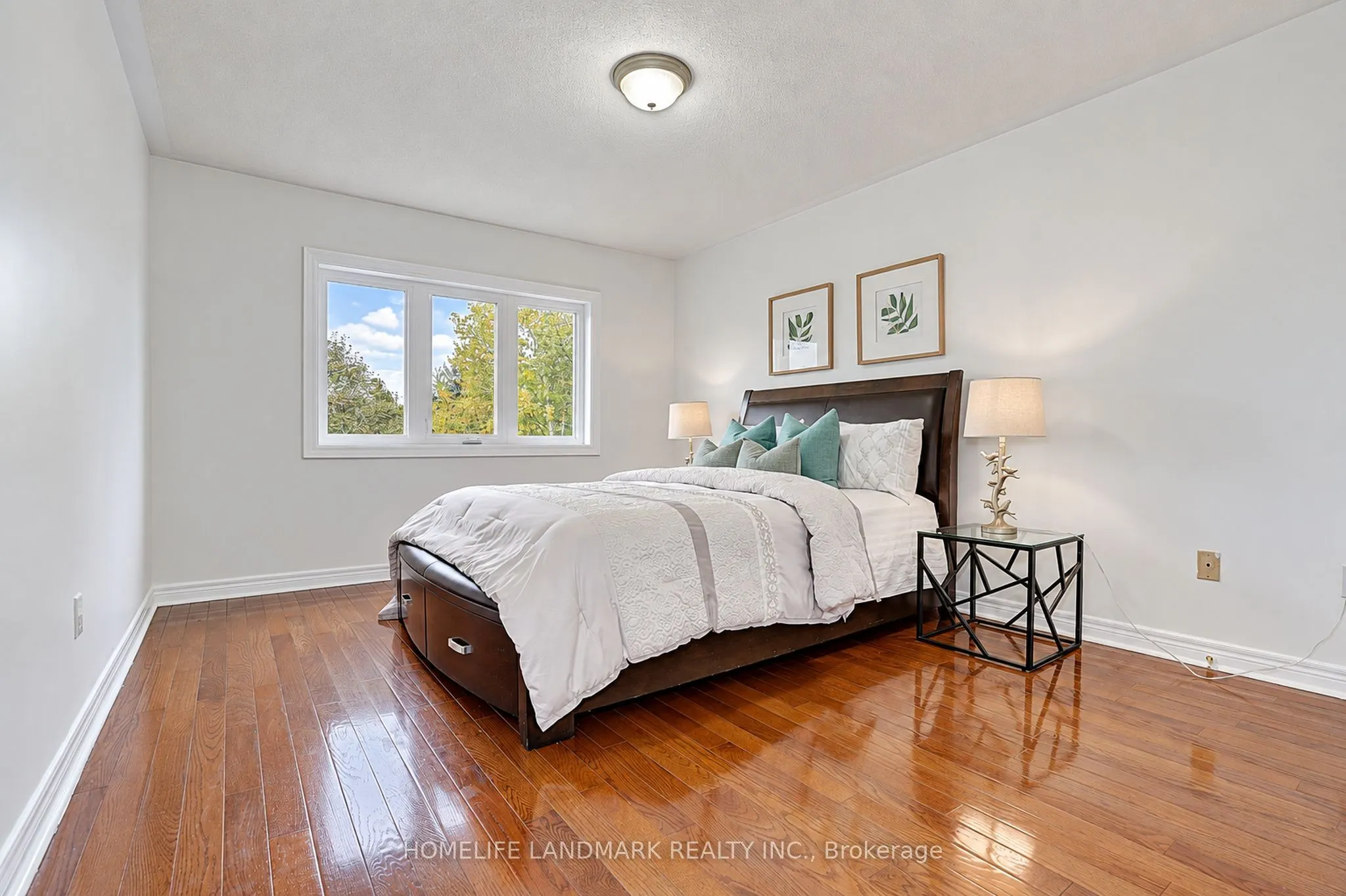 124 Shaftsbury Avenue