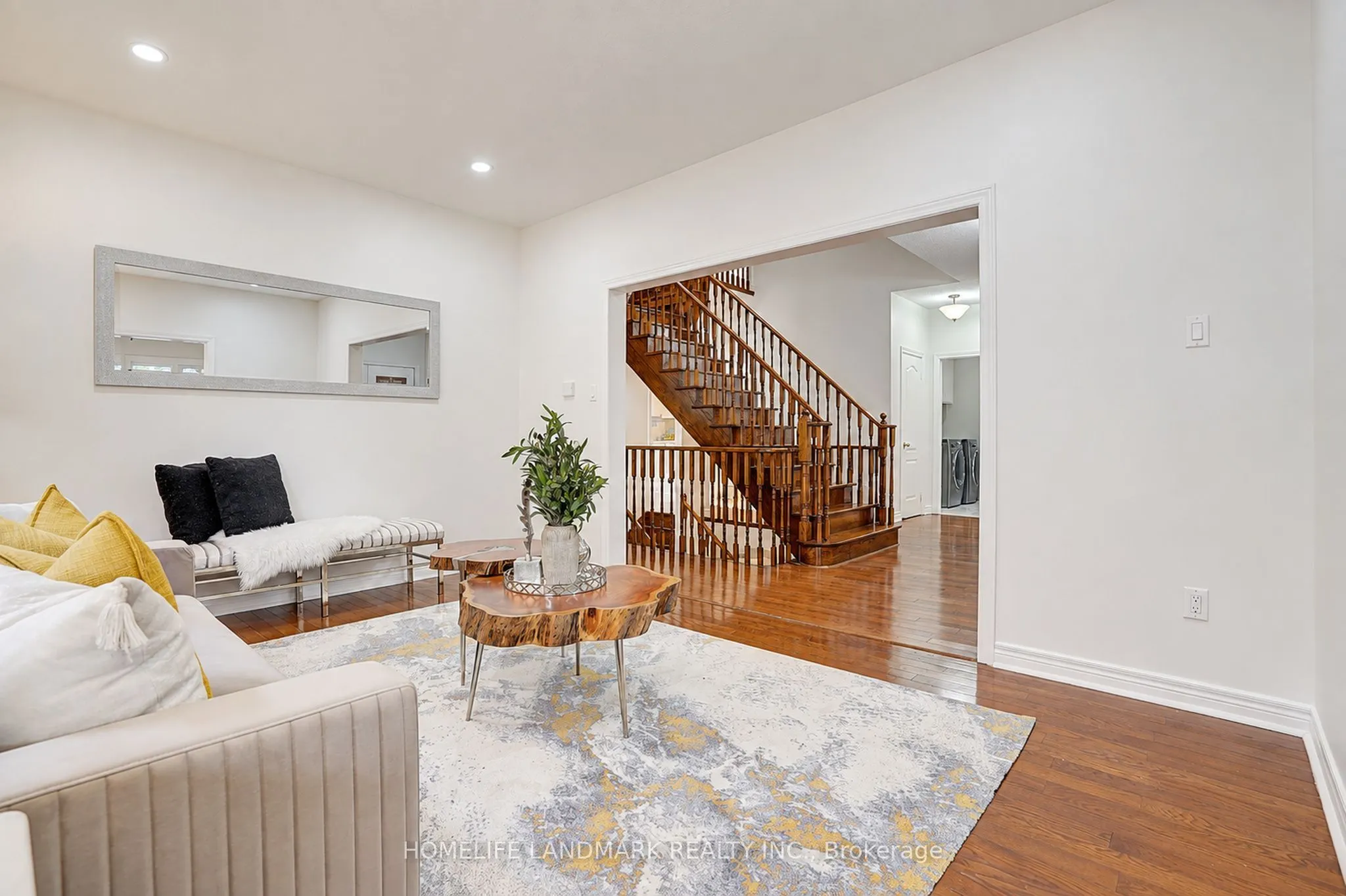 124 Shaftsbury Avenue