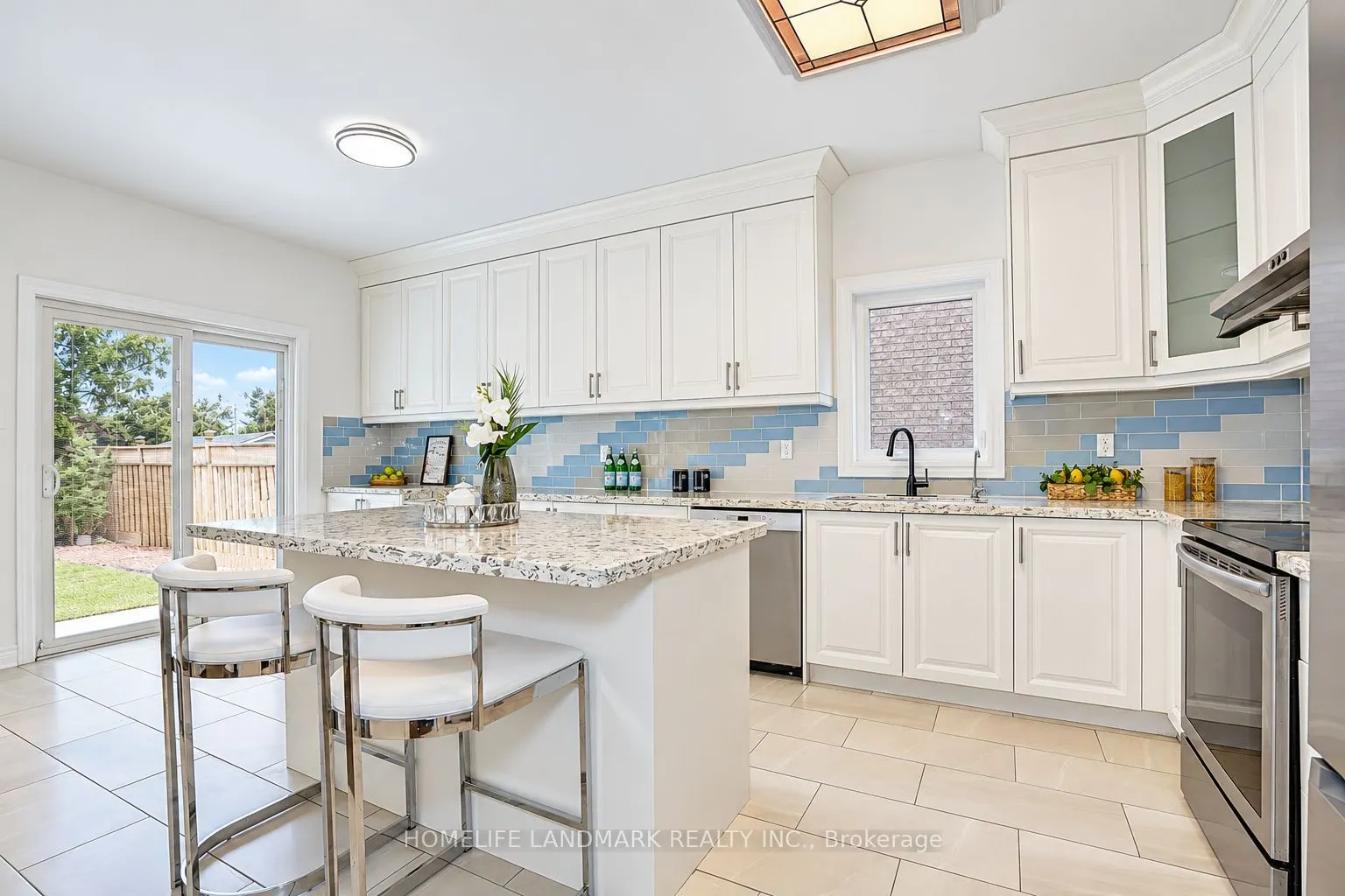 124 Shaftsbury Avenue