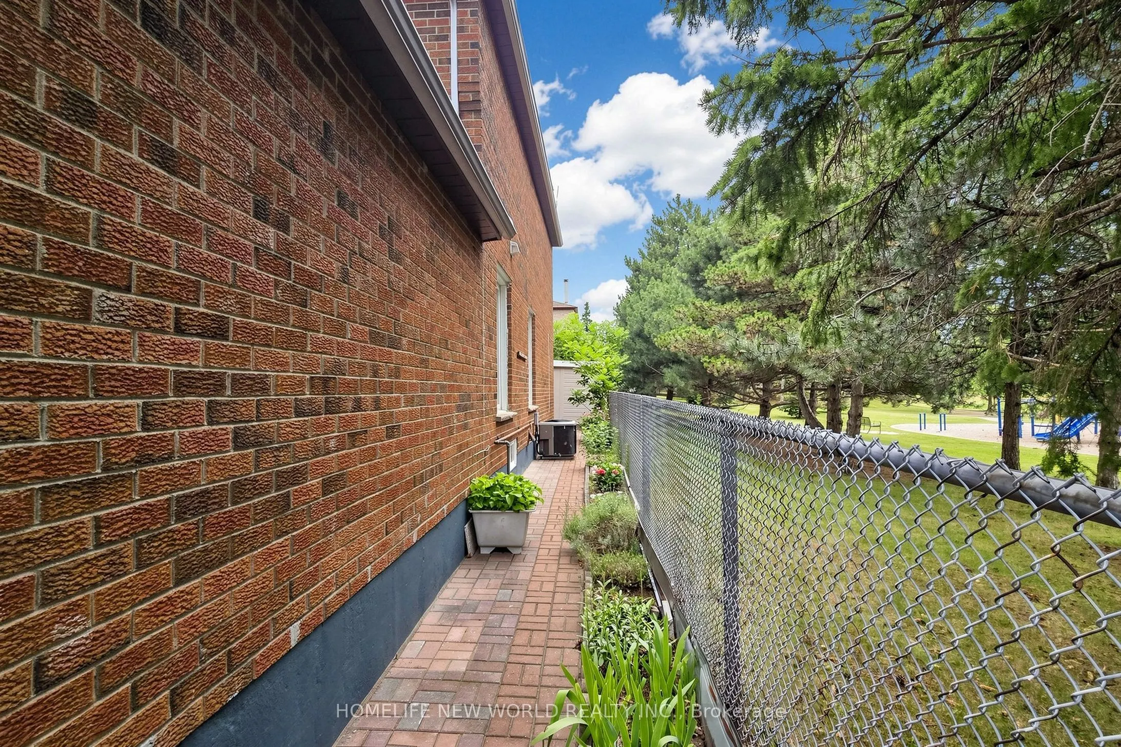 65 Tangmere Crescent