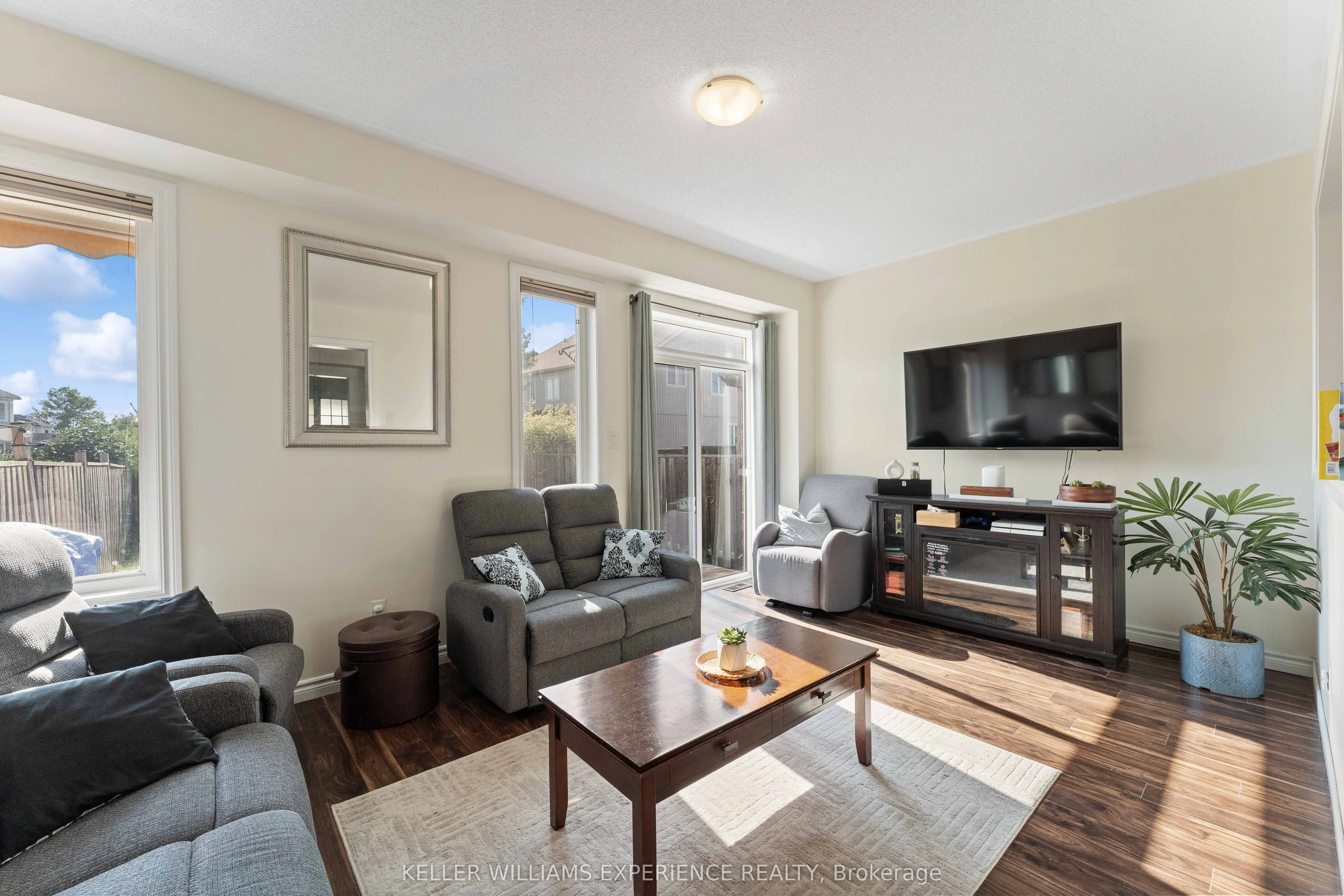 110 COLLIER Crescent