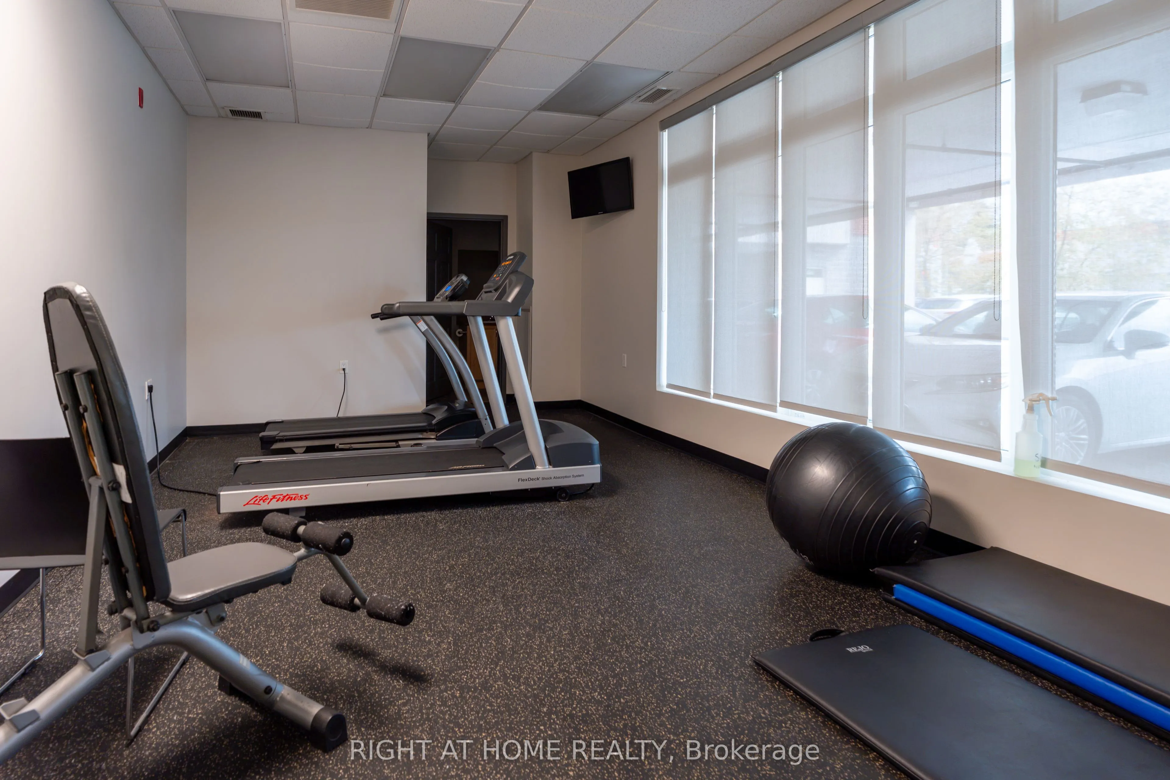 15450 Yonge Street #202