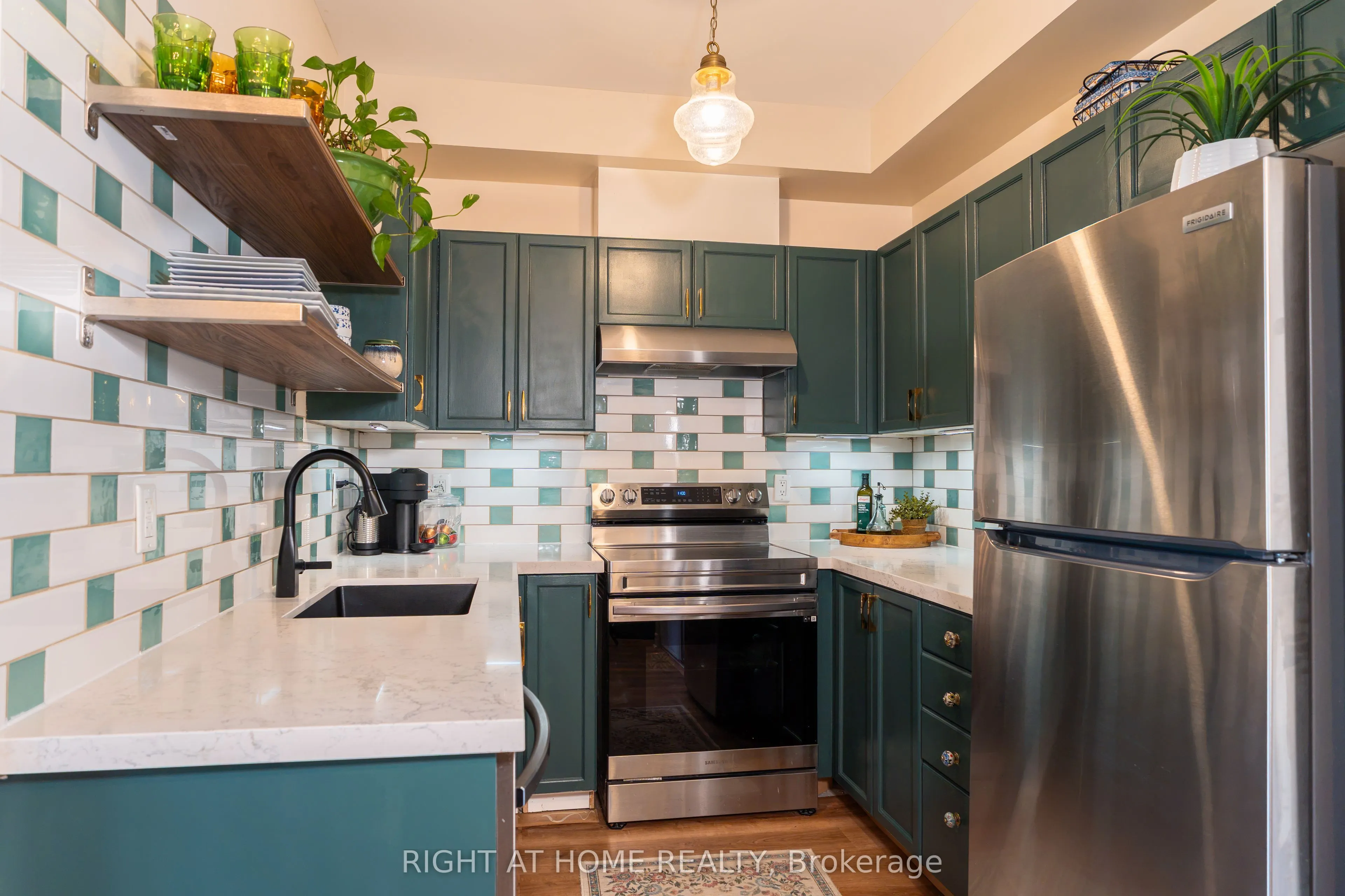 15450 Yonge Street #202