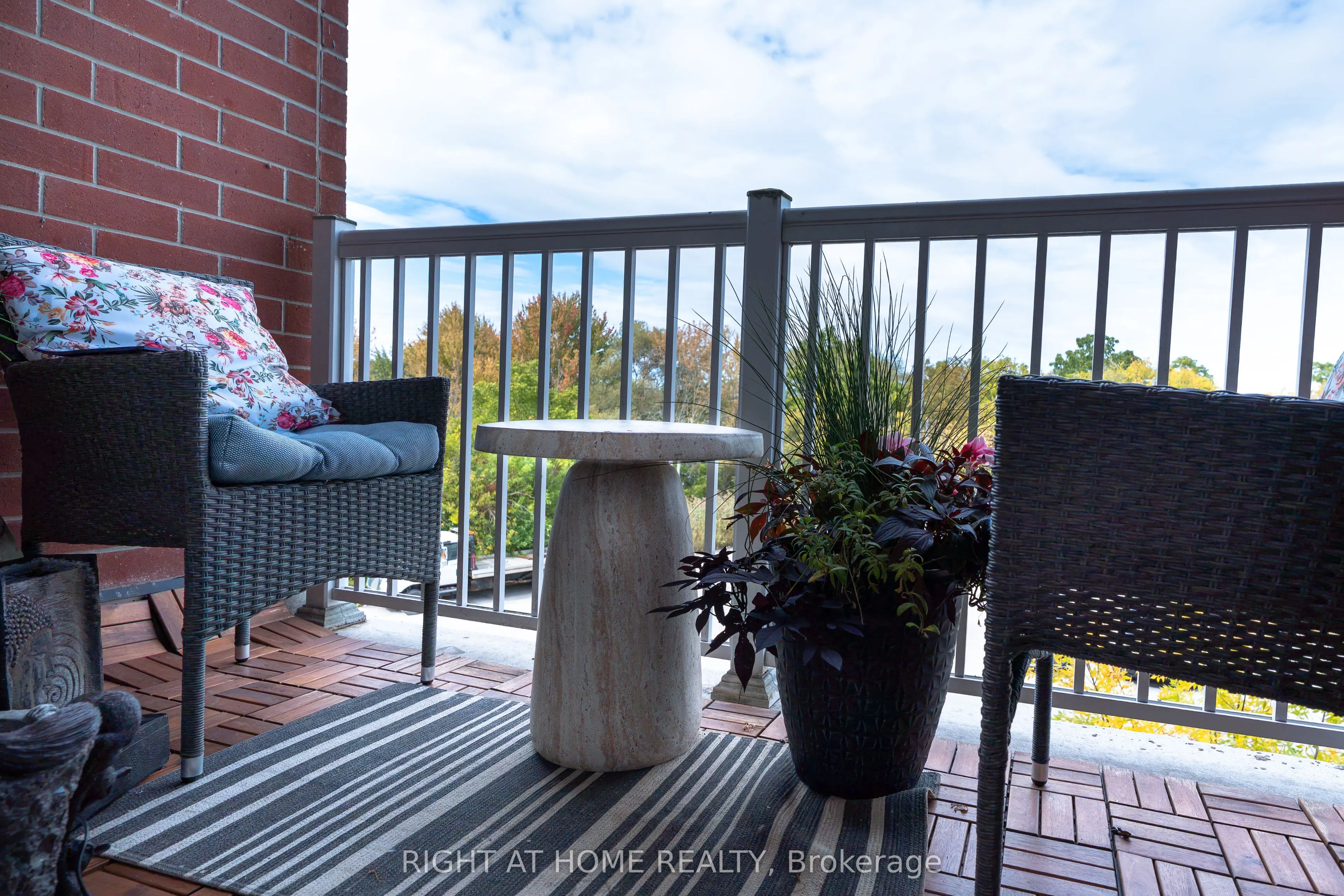 15450 Yonge Street #202