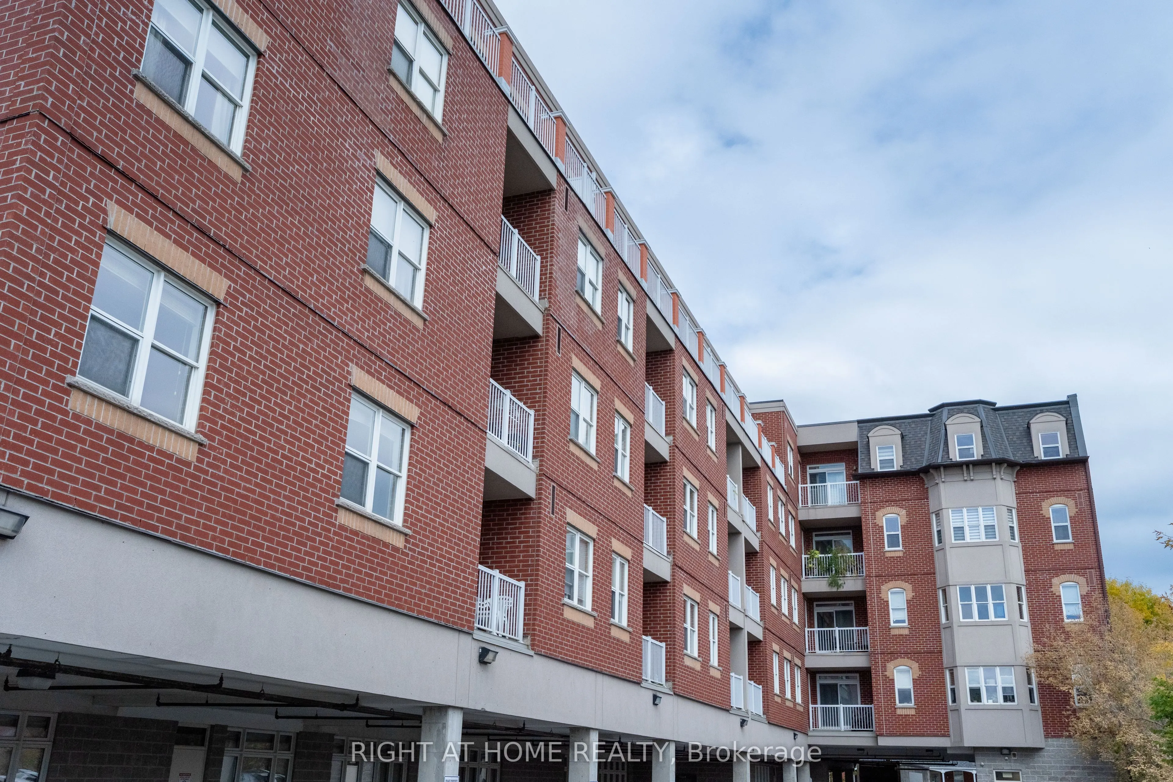 15450 Yonge Street #202