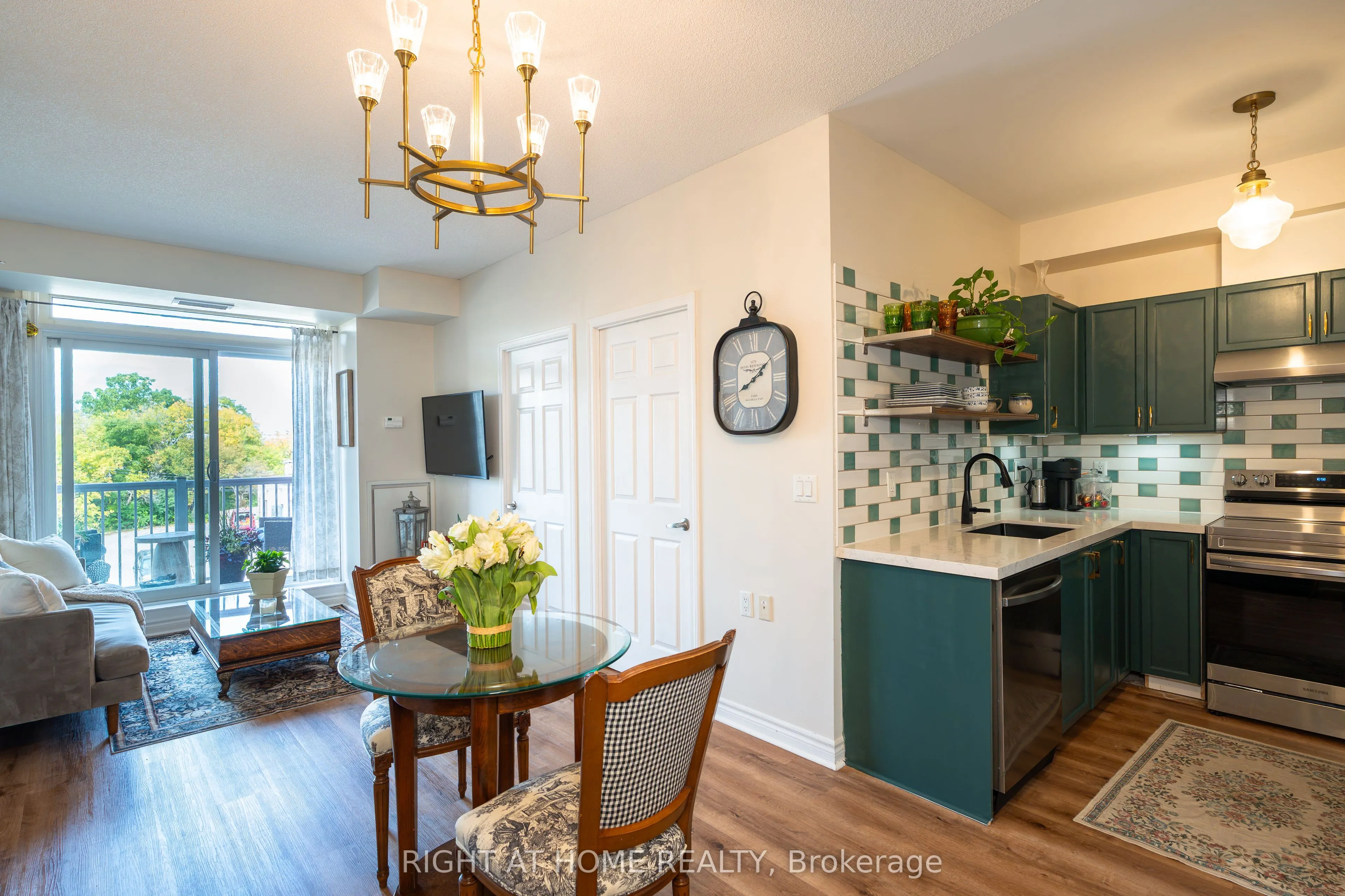 15450 Yonge Street #202