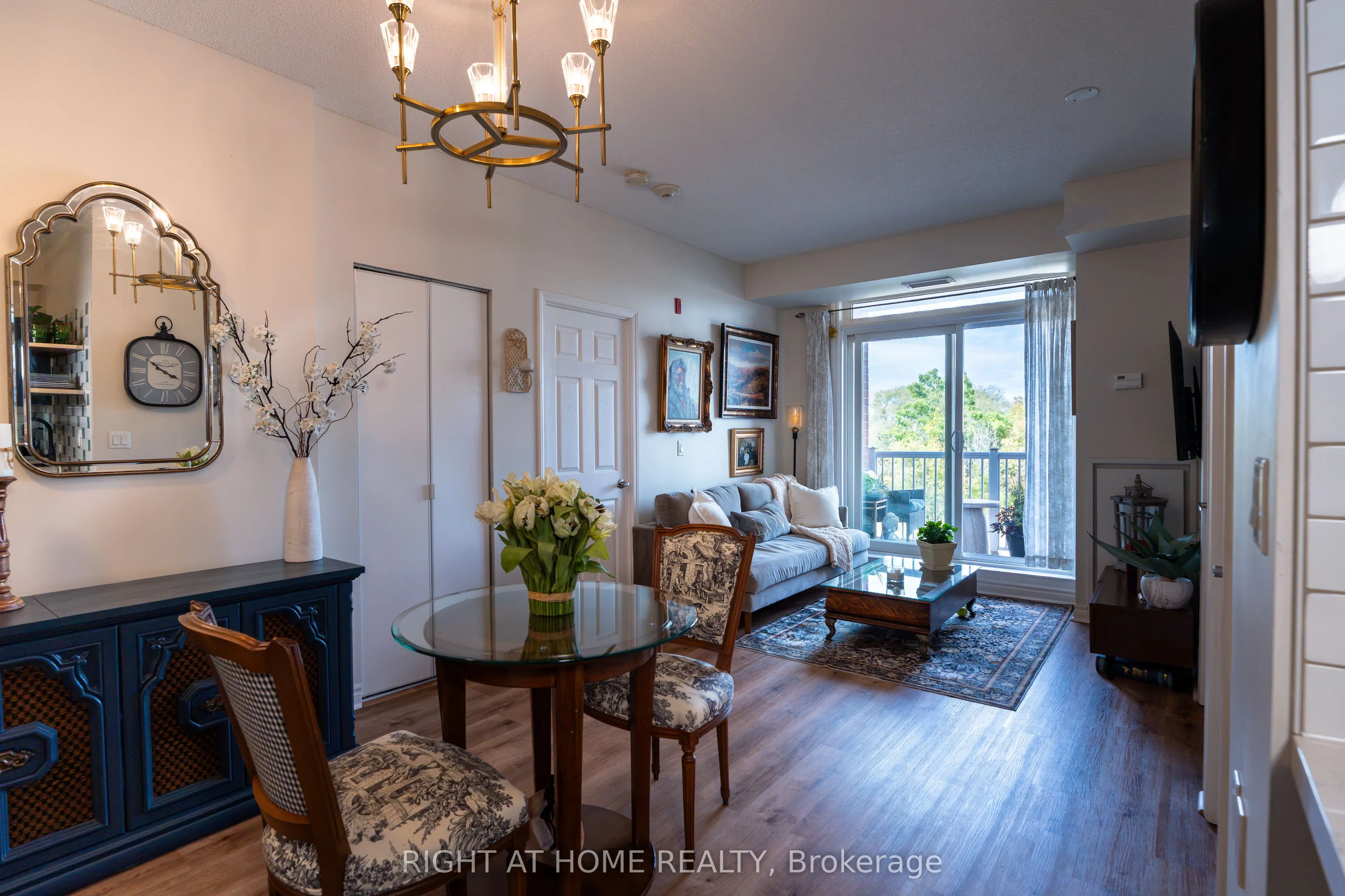 15450 Yonge Street #202