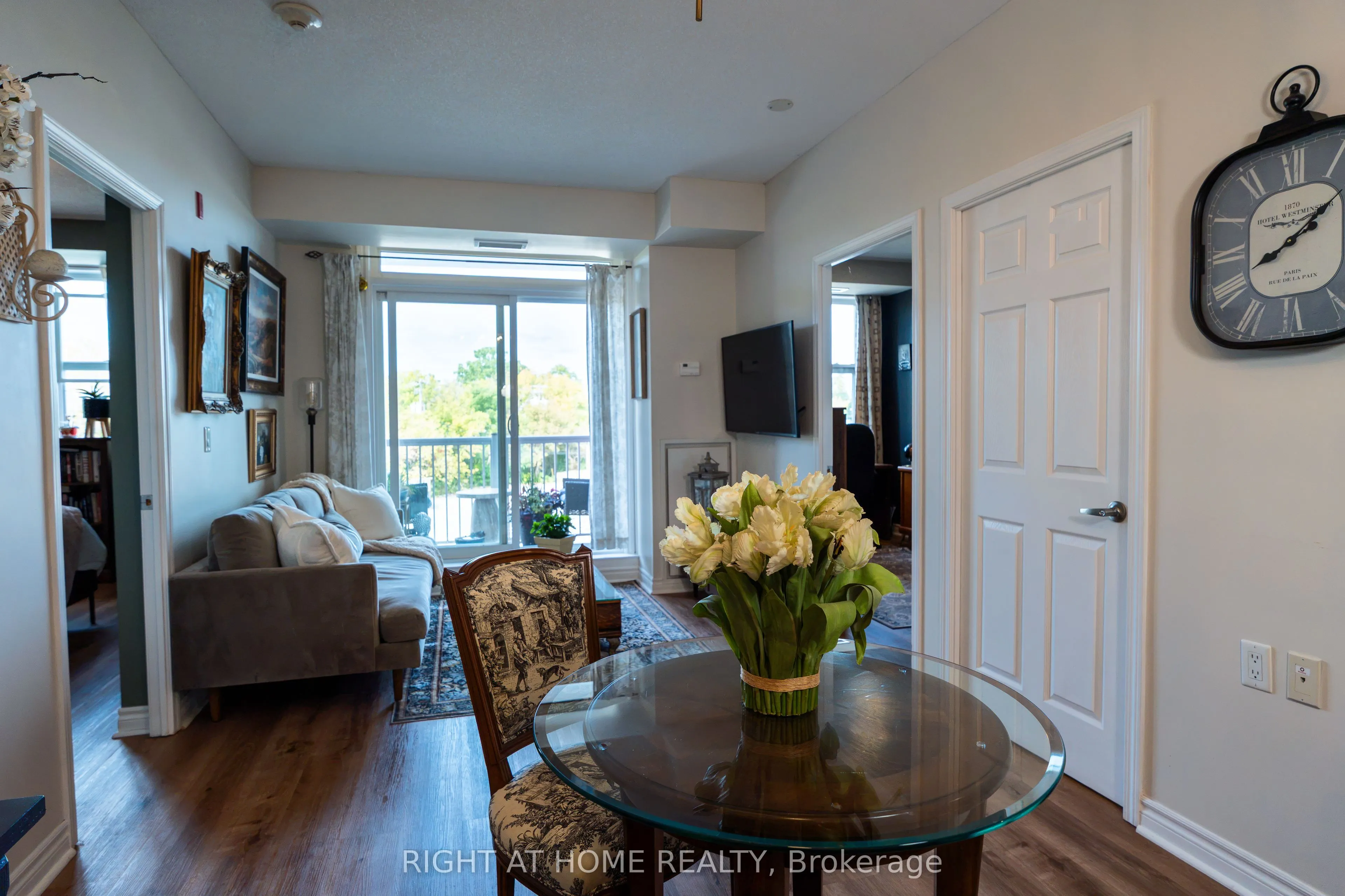 15450 Yonge Street #202