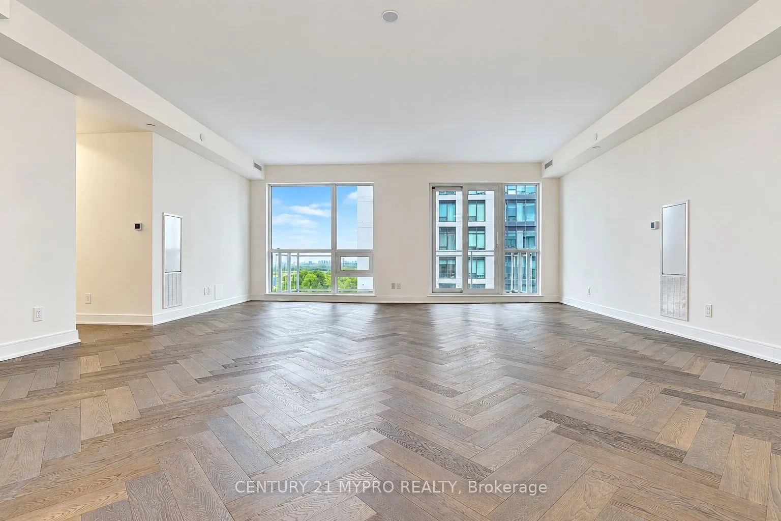 8888 Yonge Street #905