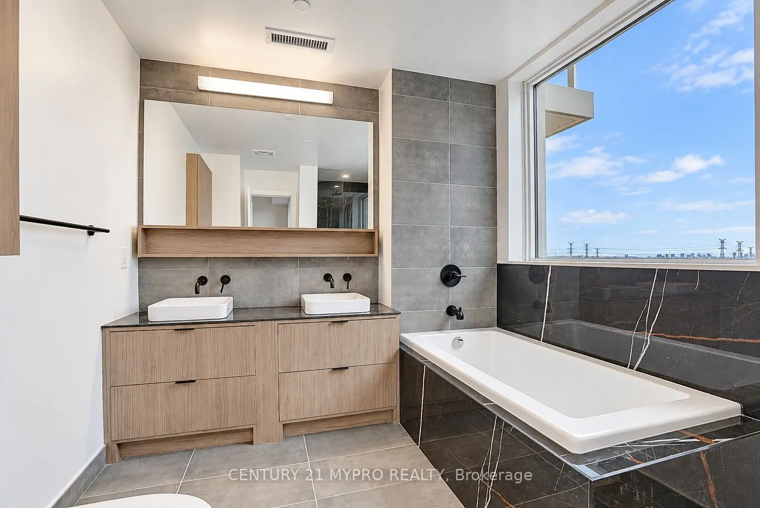 8888 Yonge Street #905