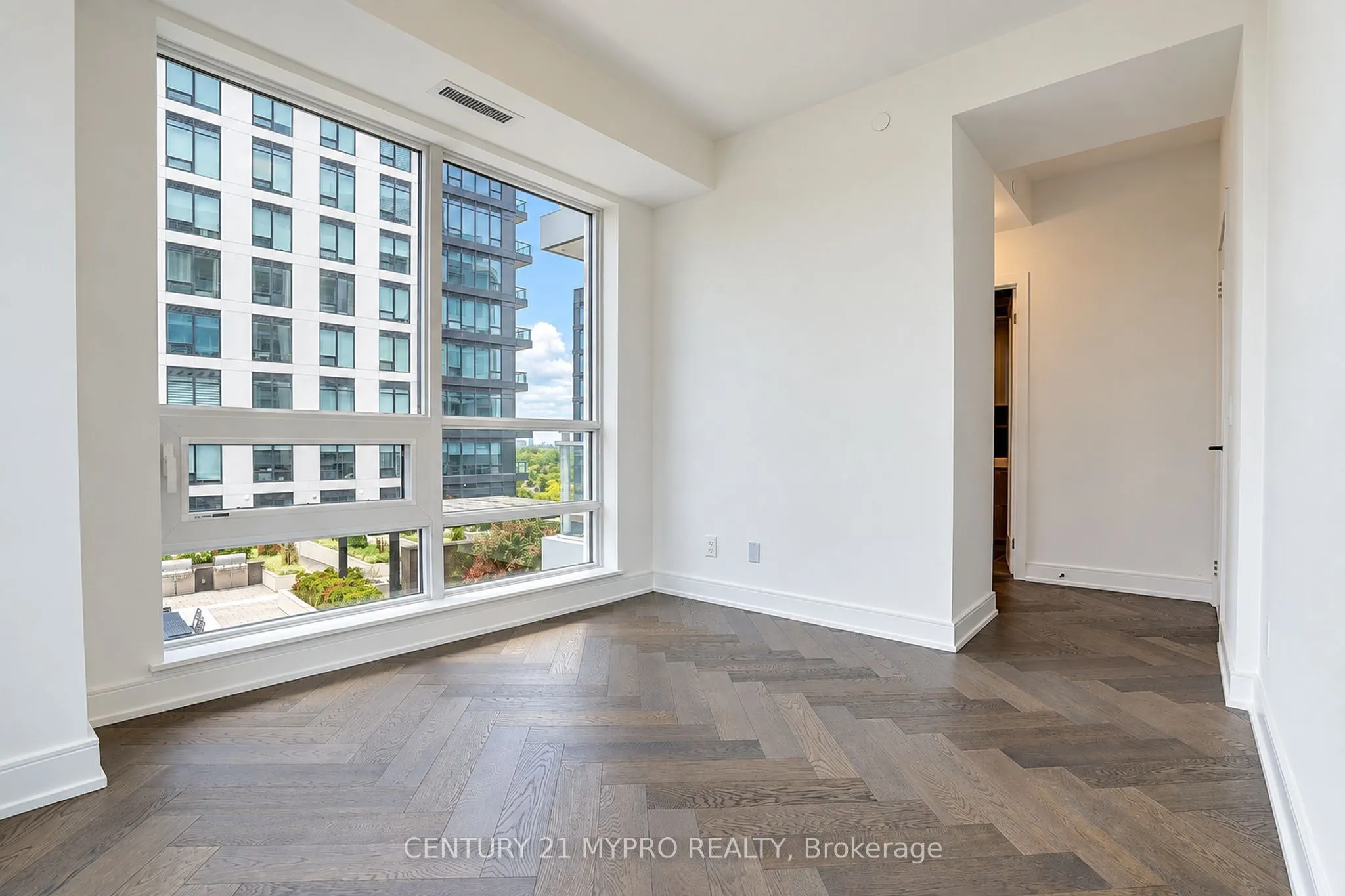 8888 Yonge Street #905