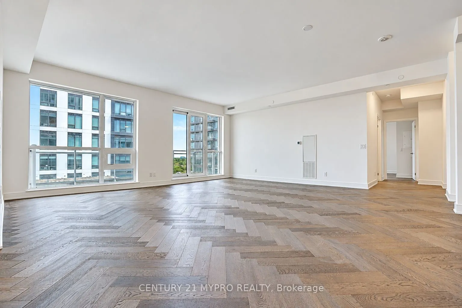8888 Yonge Street #905