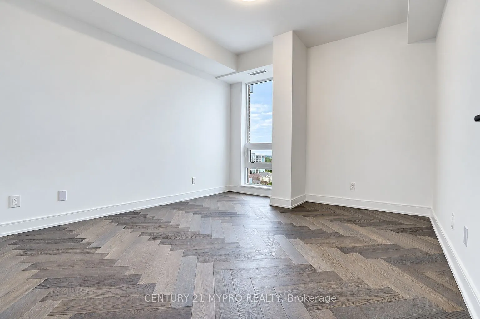 8888 Yonge Street #905