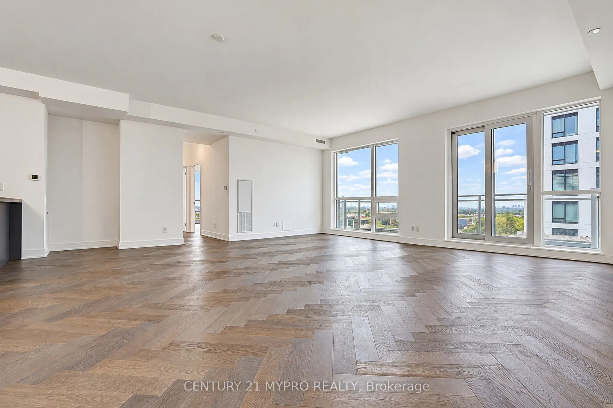 8888 Yonge Street #905