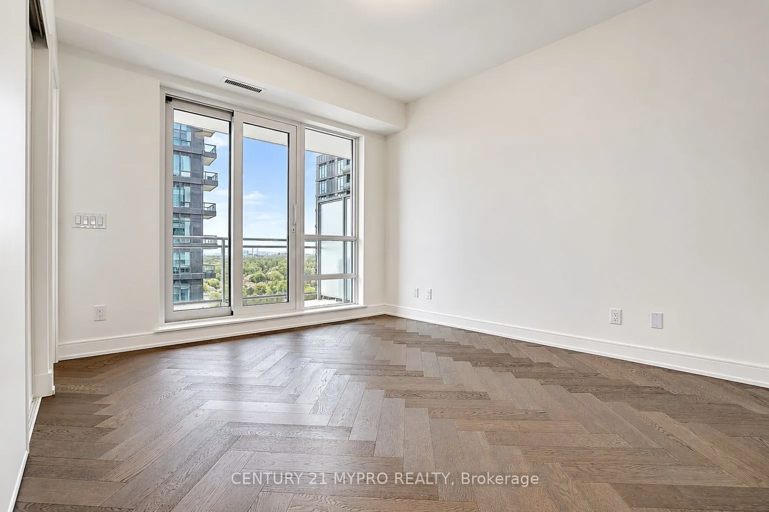 8888 Yonge Street #905