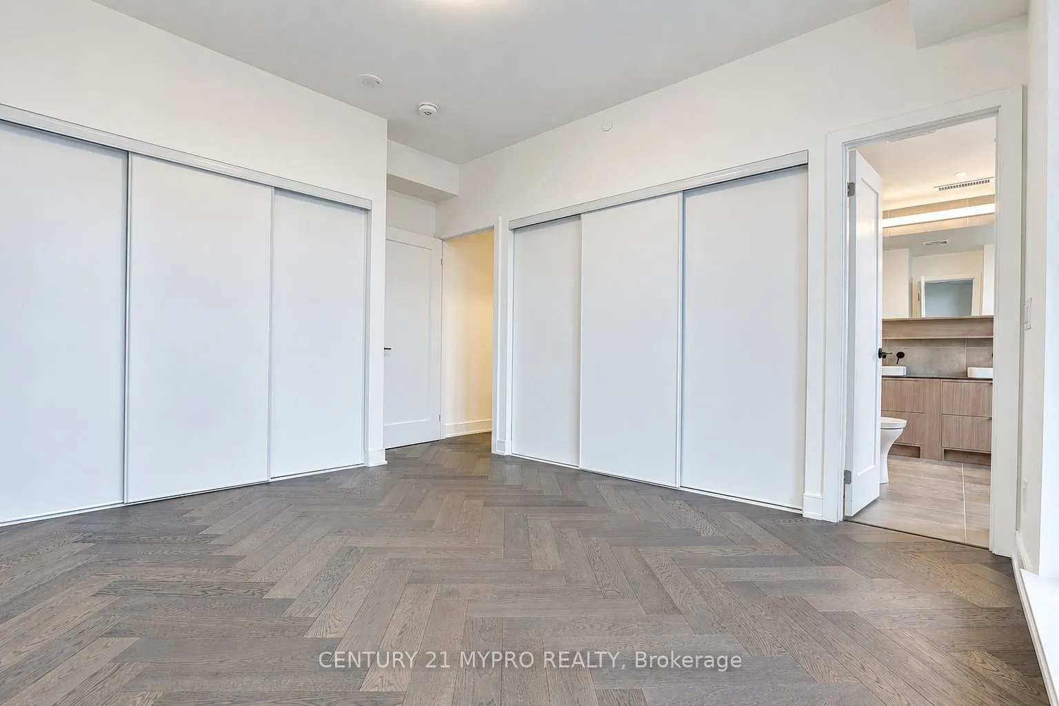 8888 Yonge Street #905