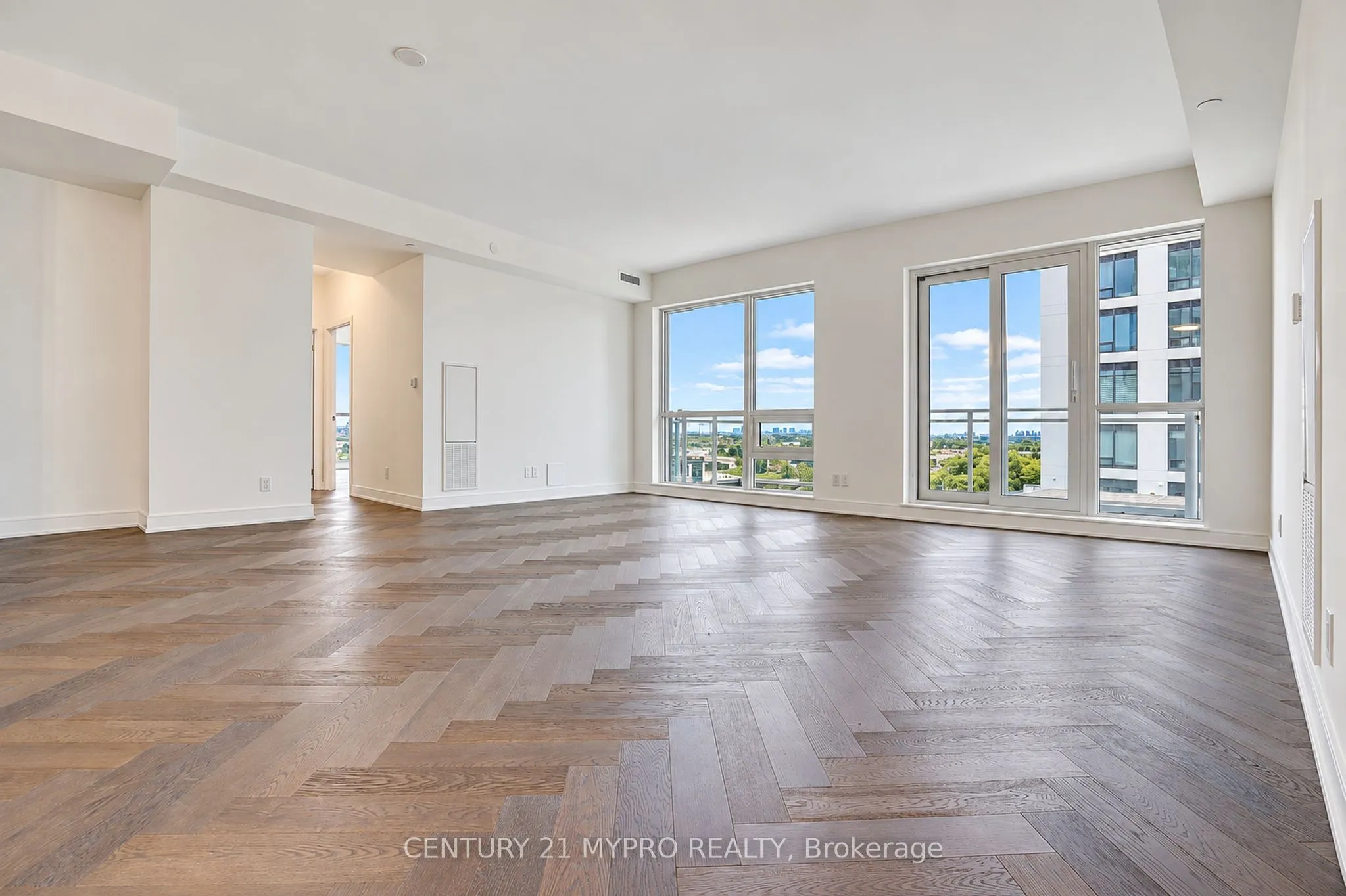 8888 Yonge Street #905