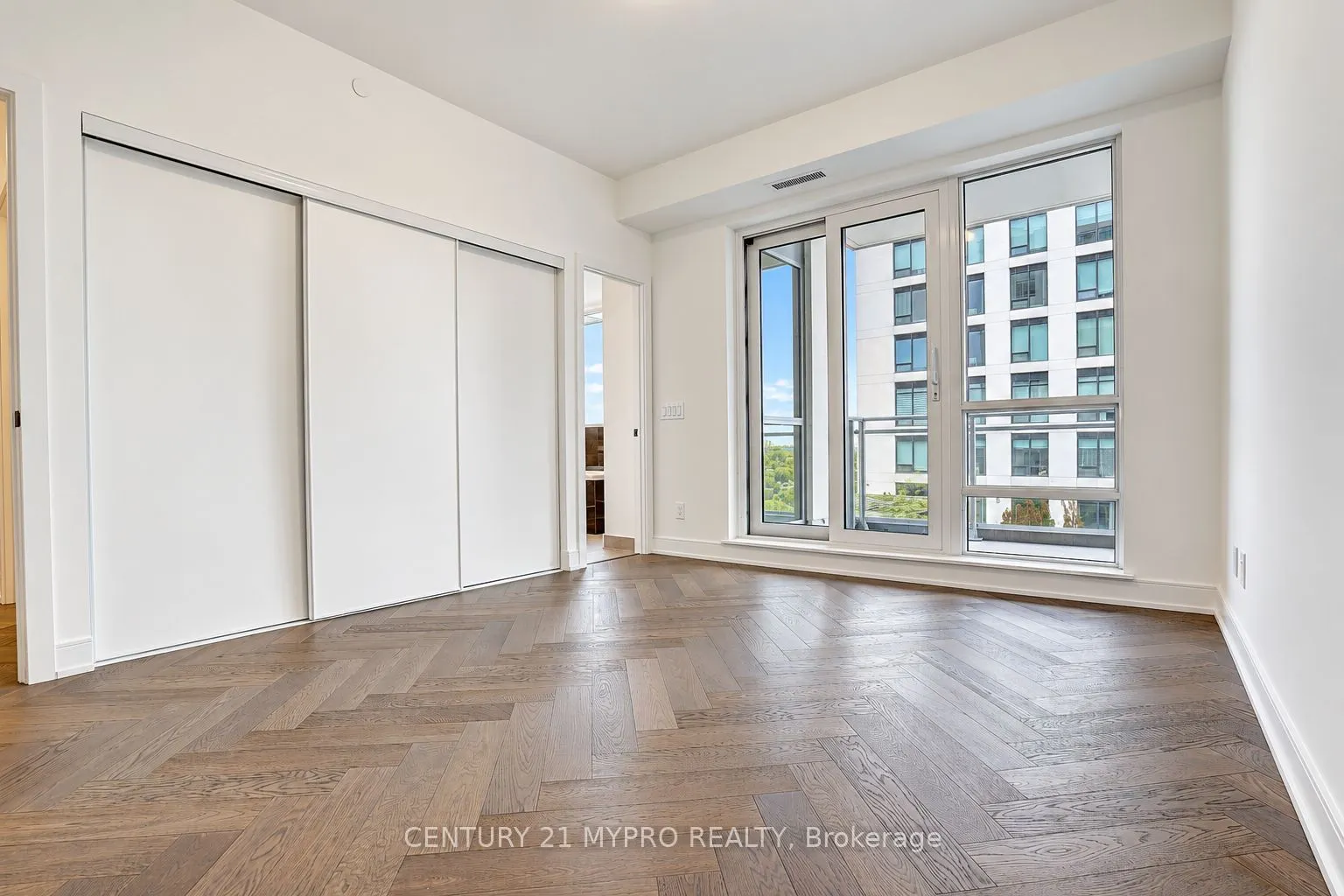 8888 Yonge Street #905