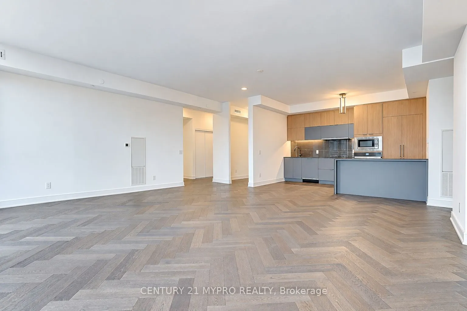 8888 Yonge Street #905