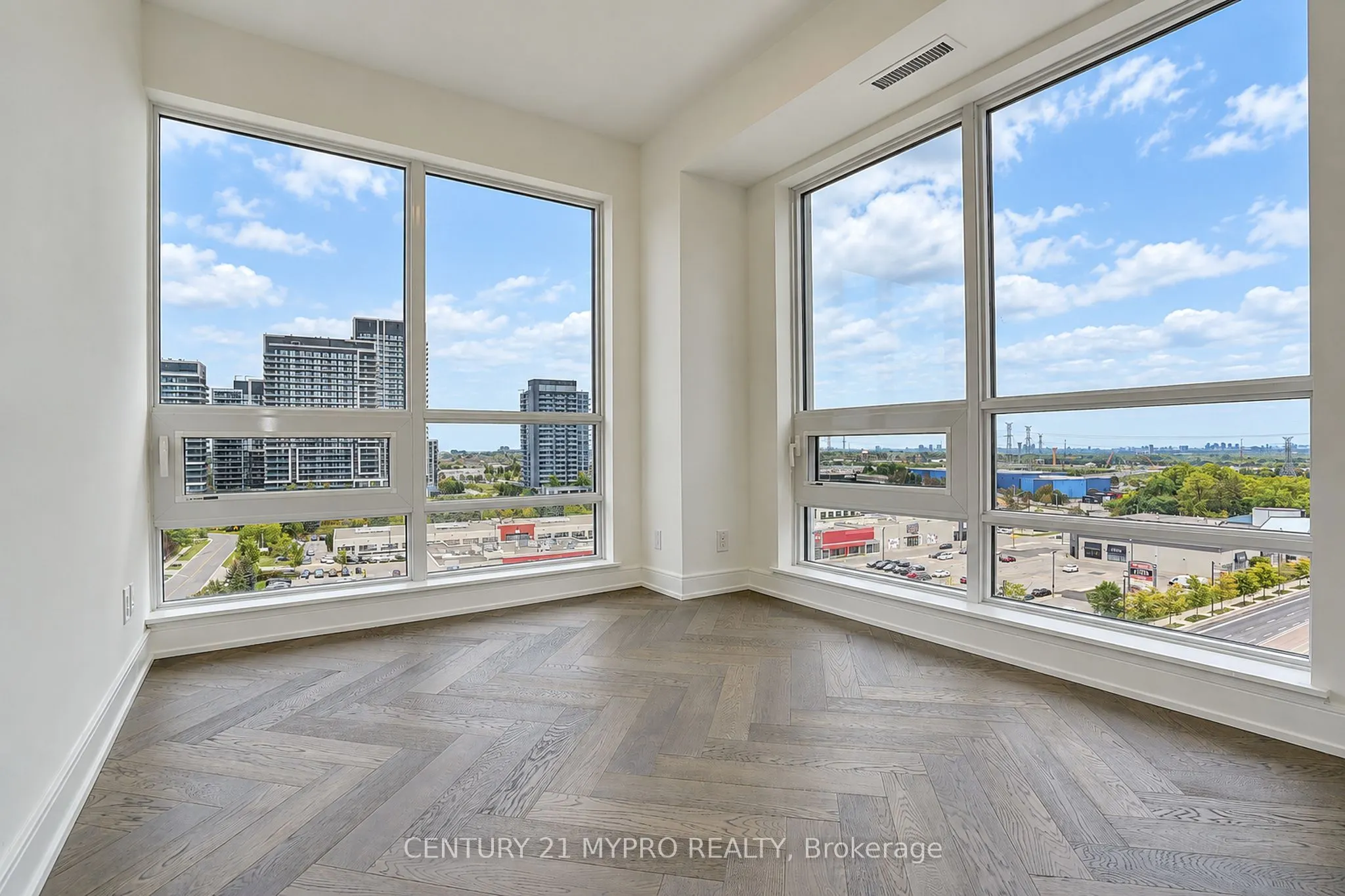 8888 Yonge Street #905