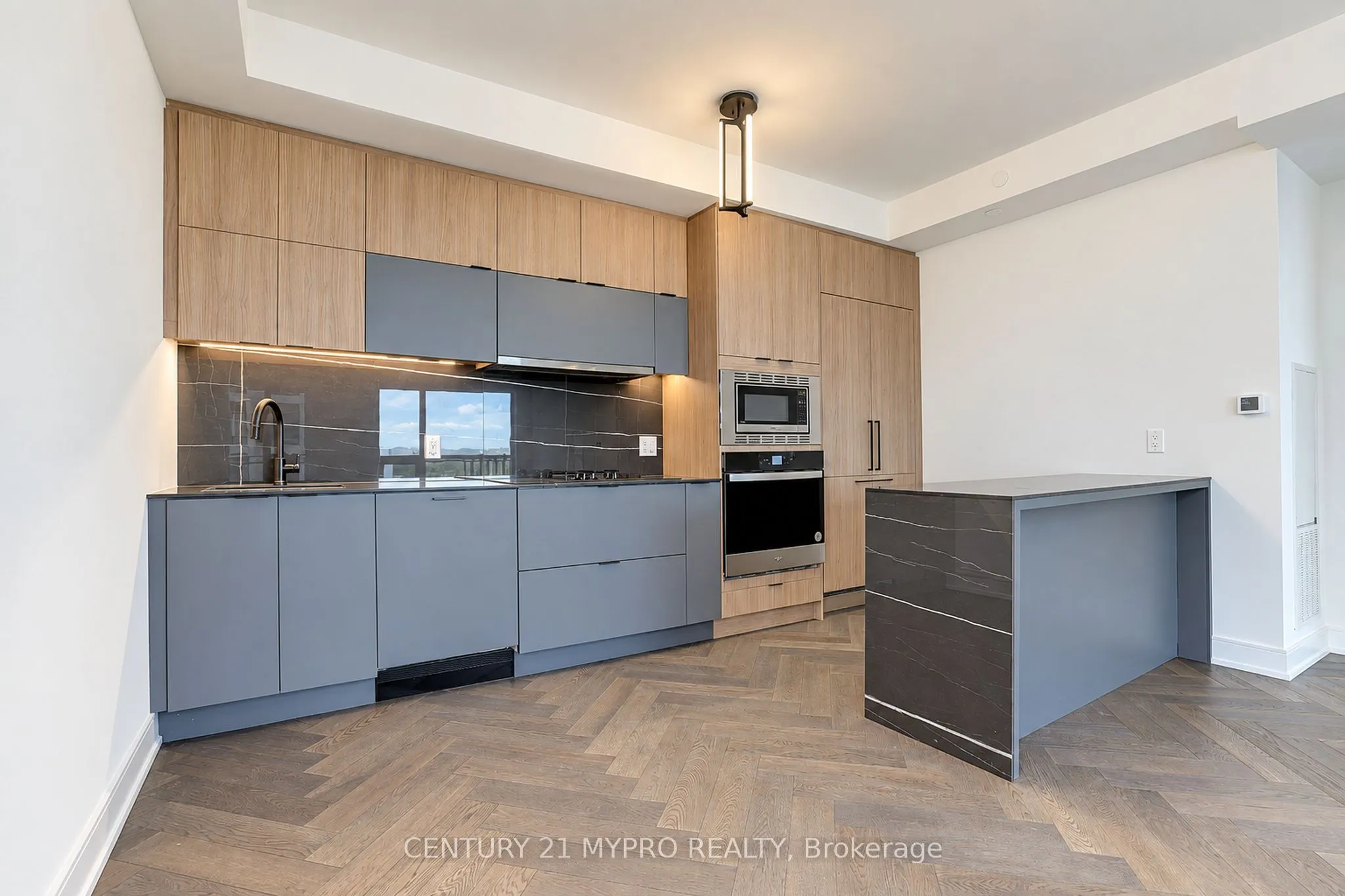 8888 Yonge Street #905