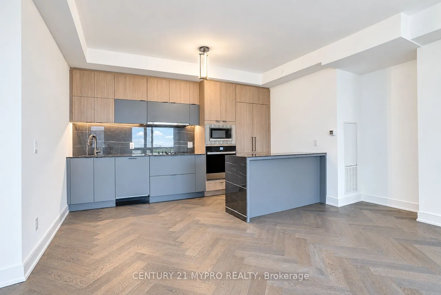 8888 Yonge Street #905