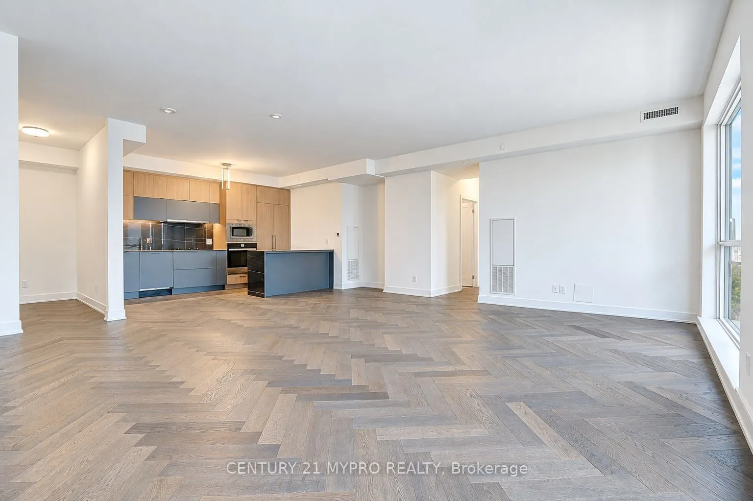 8888 Yonge Street #905
