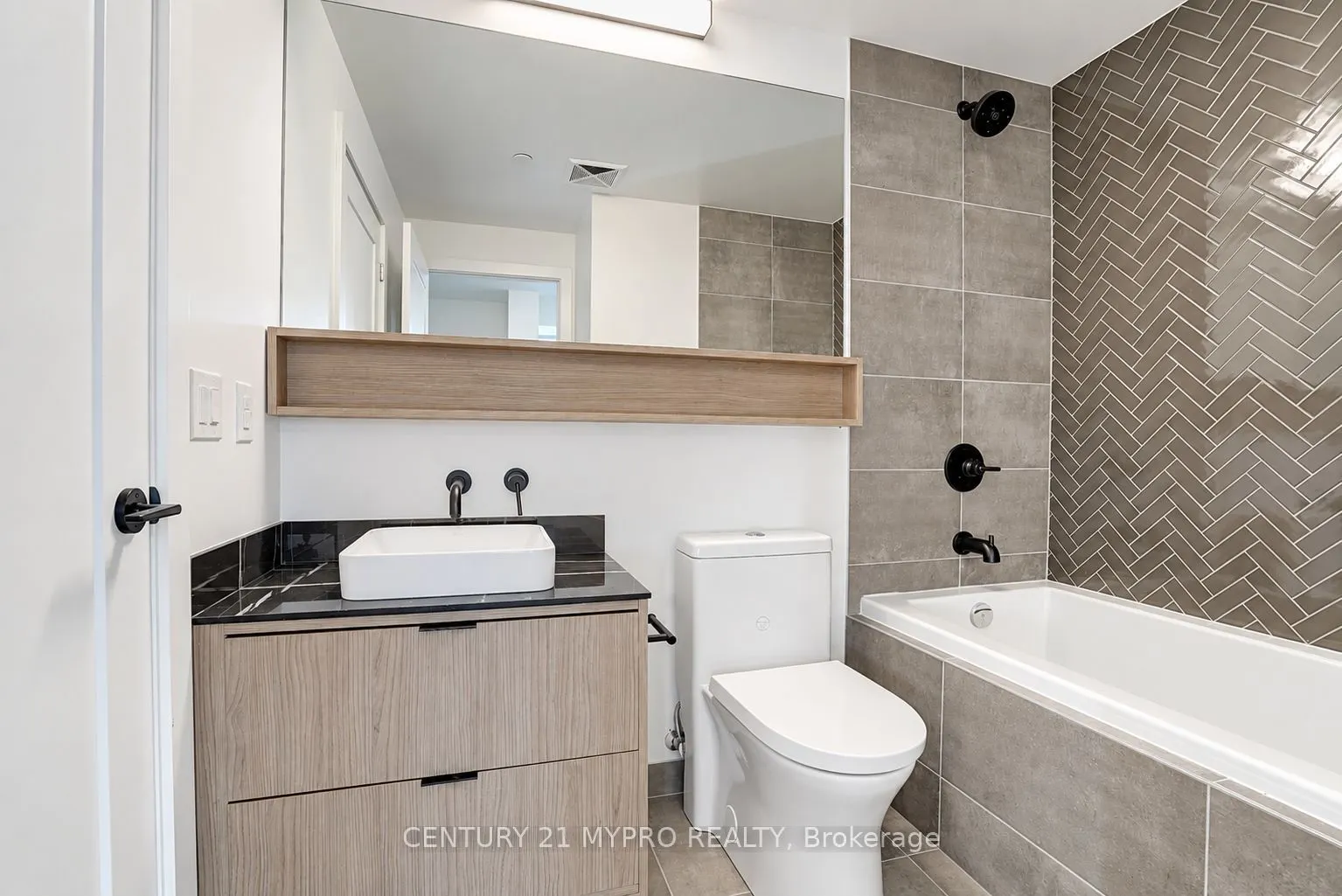 8888 Yonge Street #905