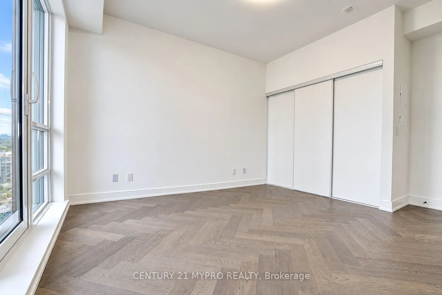 8888 Yonge Street #905