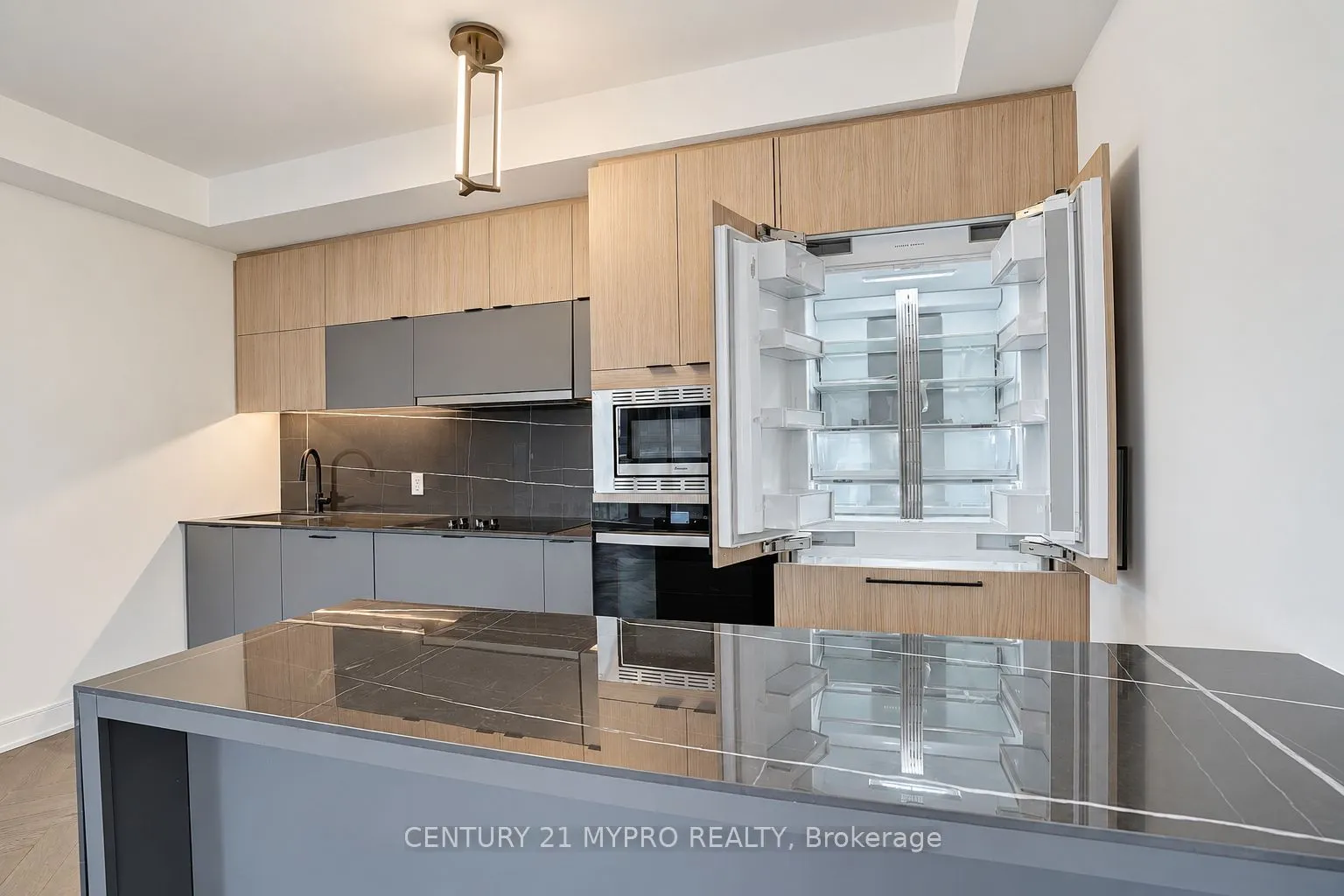 8888 Yonge Street #905